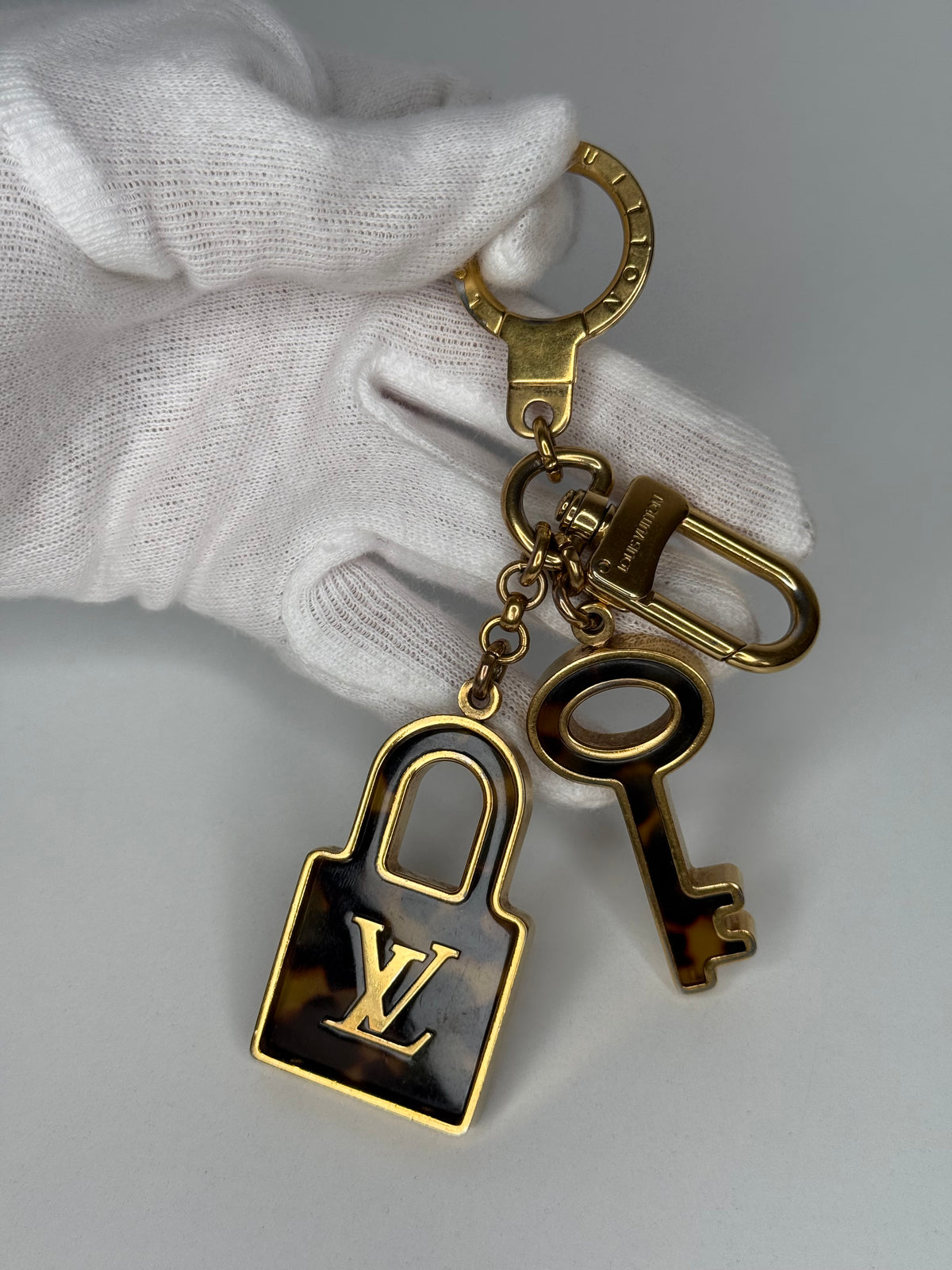 Louis Vuitton Porte-Clés Confidence Bag Charm