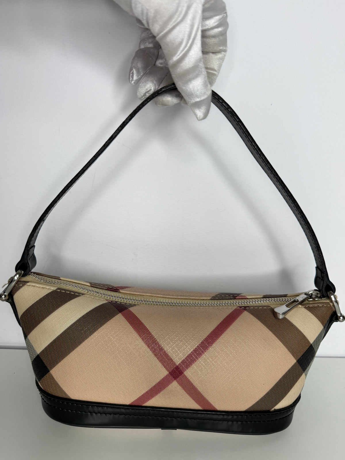 Burberry Nova Check Mini Boat Pochette Black Patent Leather (2)