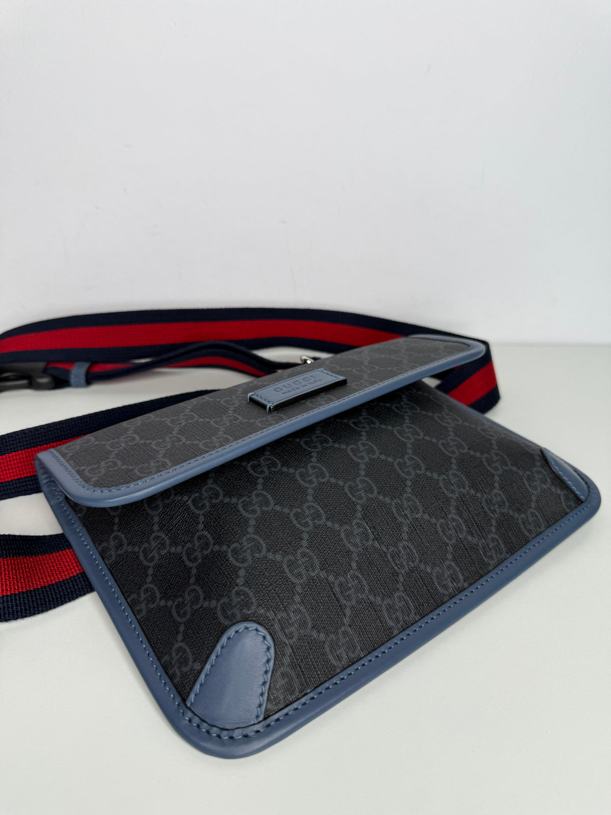 Gucci Men’s Black/Grey GG Supreme Monogram Web Slim Belt Bag