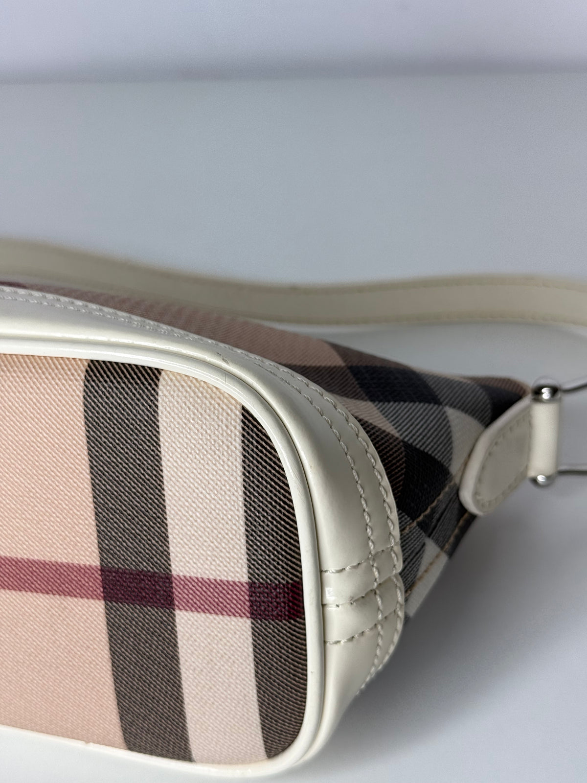 Burberry Nova Check Mini Boat Pochette White Patent Leather (1)