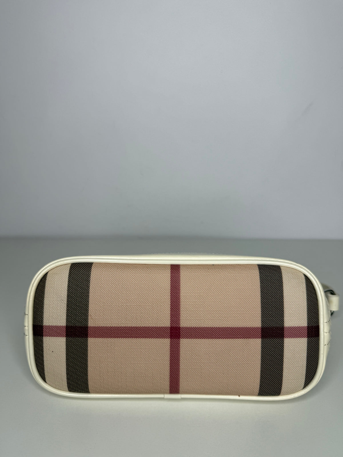 Burberry Nova Check Mini Boat Pochette White Patent Leather (1)