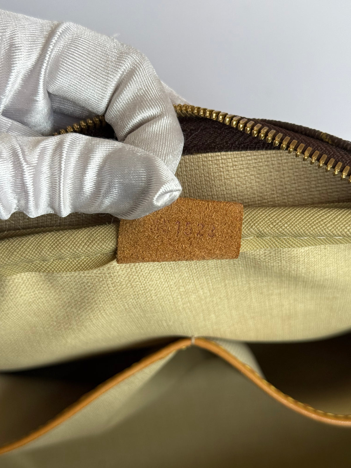 Louis Vuitton Deauville Monogram Canvas