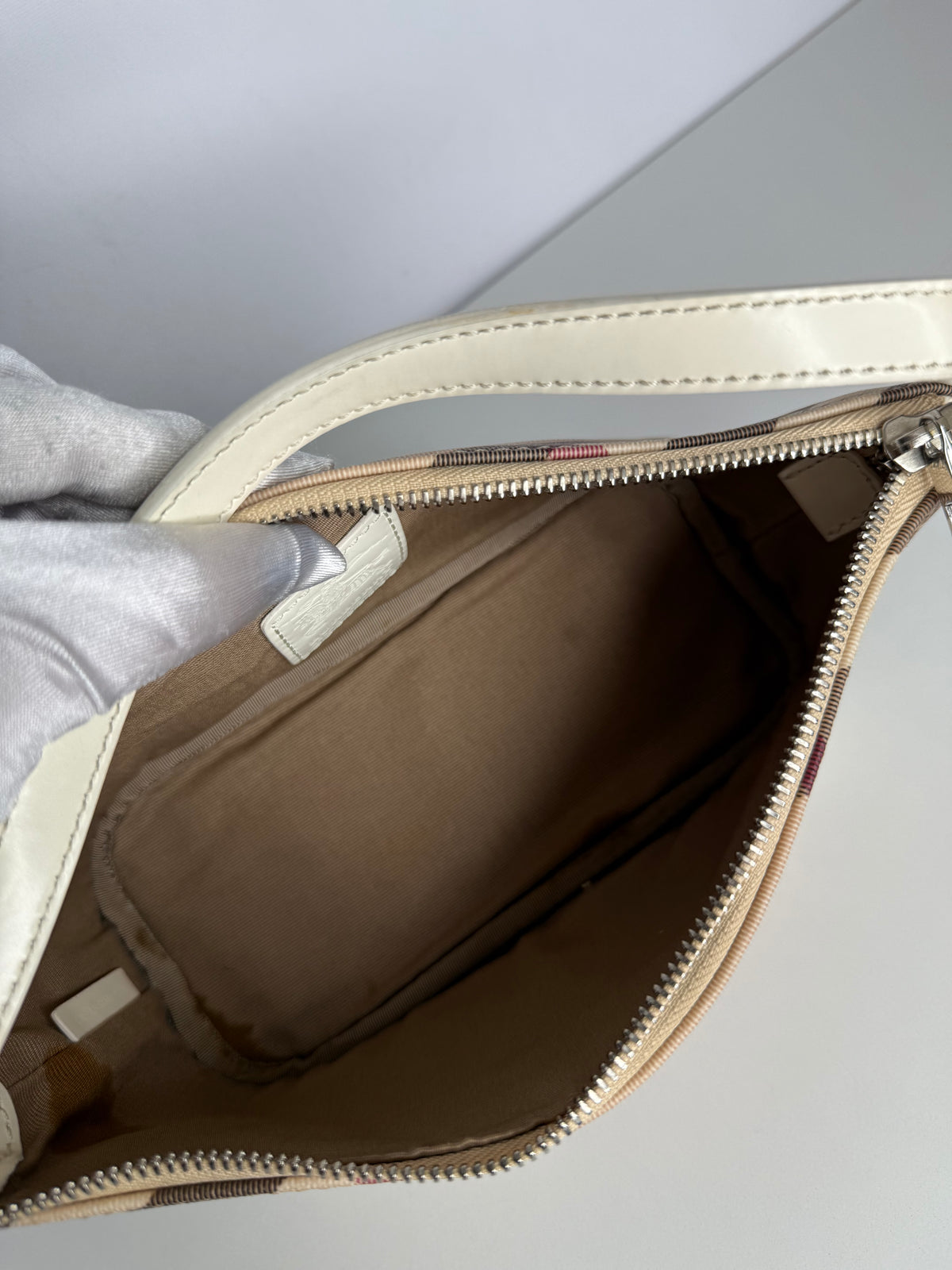 Burberry Nova Check Mini Boat Pochette White Patent Leather (1)