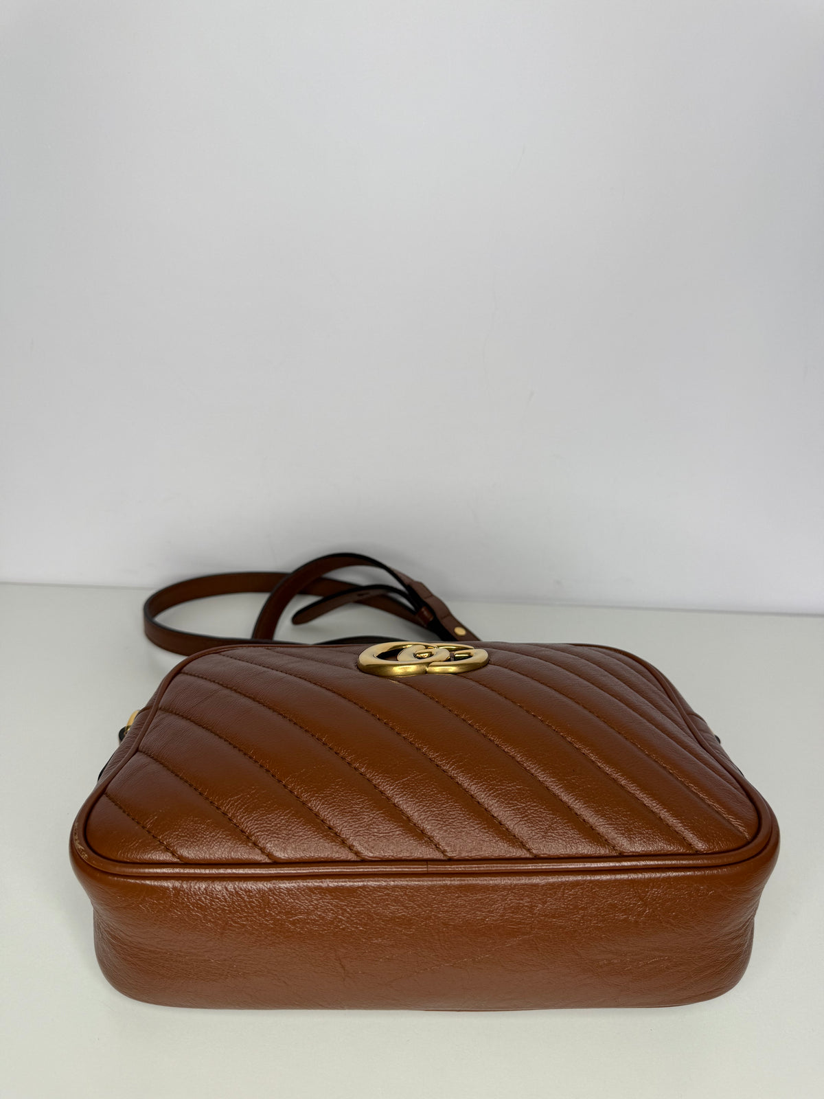 Gucci GG Marmont Glazed Calfskin Matelasse Diagonal Small Chain Shoulder Bag Cuir