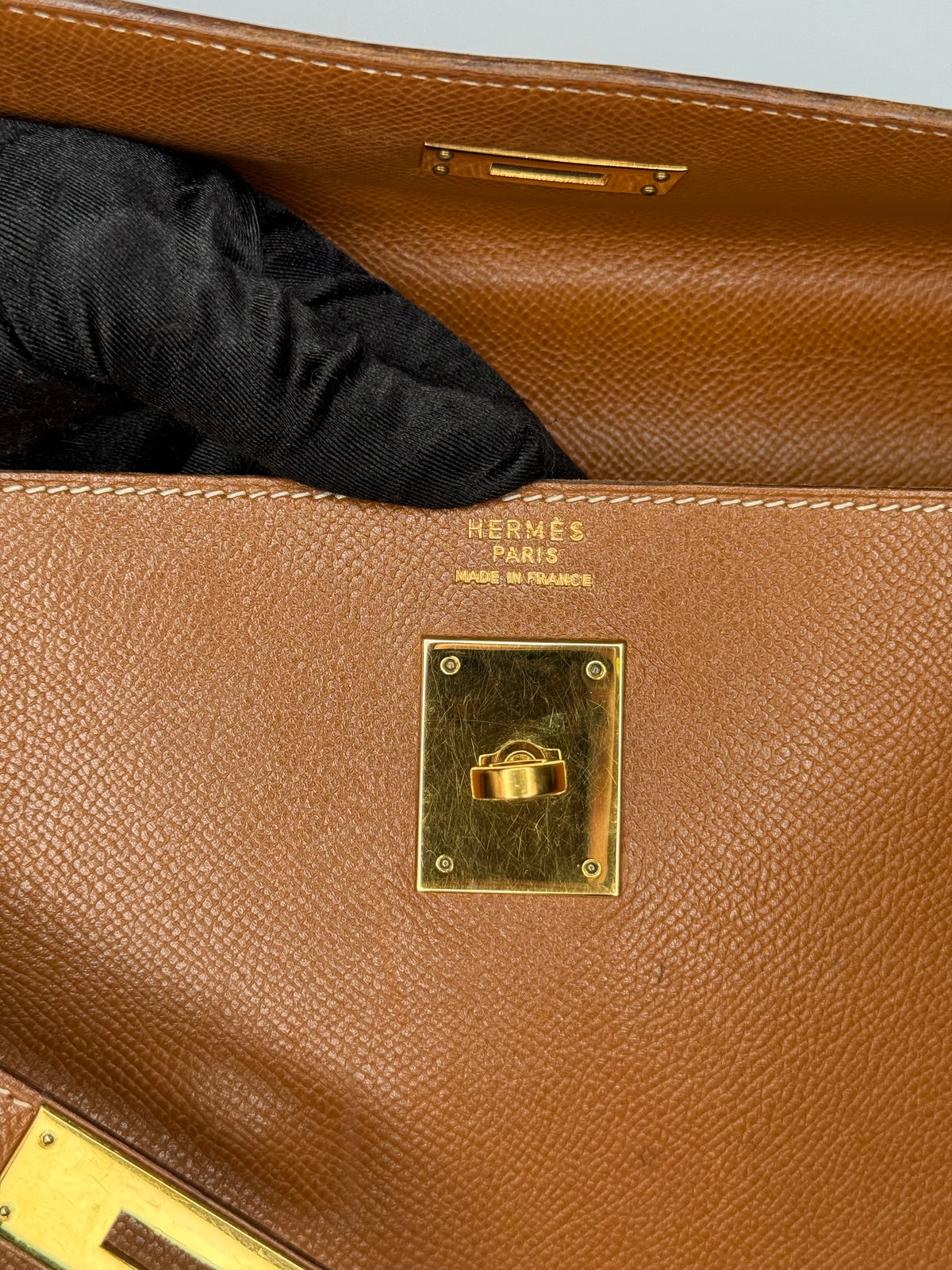 Hermès Kelly 35 Vintage Gold Courchevel Retourne Sellier Gold Hardware