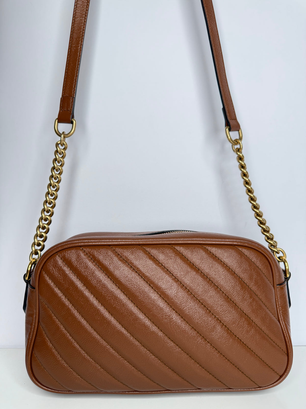 Gucci GG Marmont Glazed Calfskin Matelasse Diagonal Small Chain Shoulder Bag Cuir