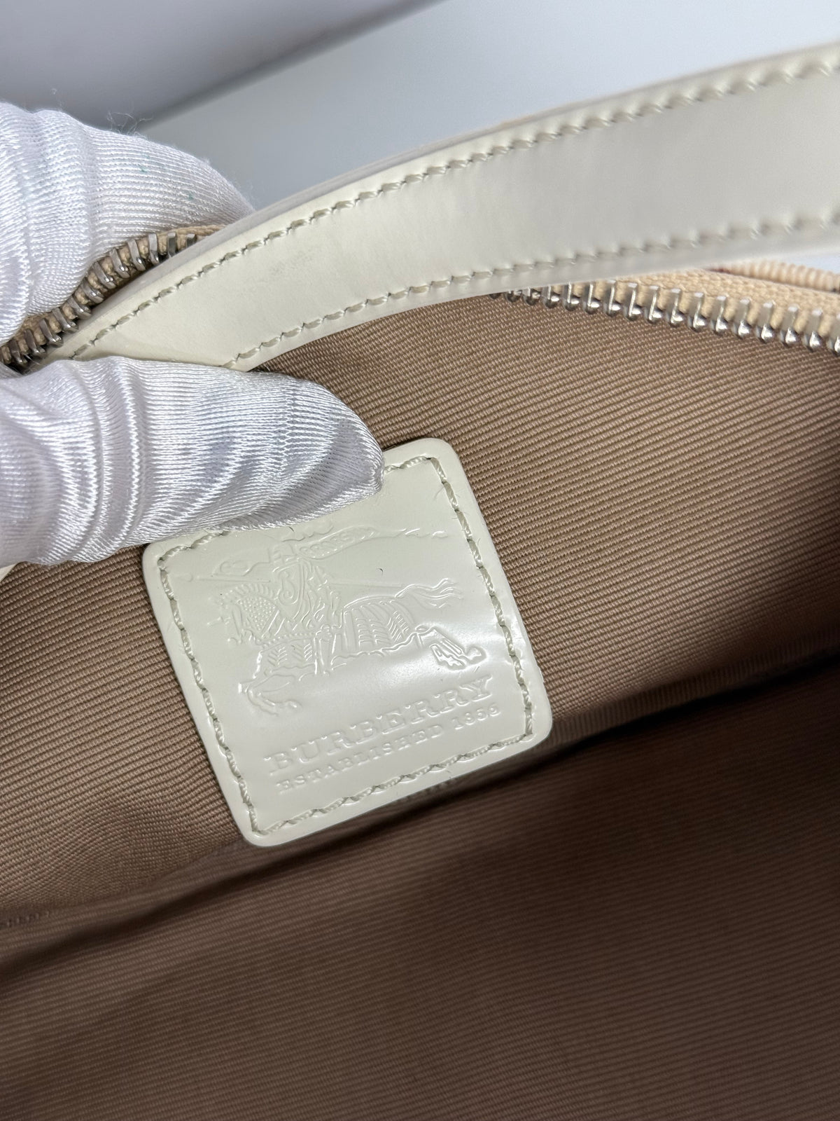 Burberry Nova Check Mini Boat Pochette White Patent Leather (1)