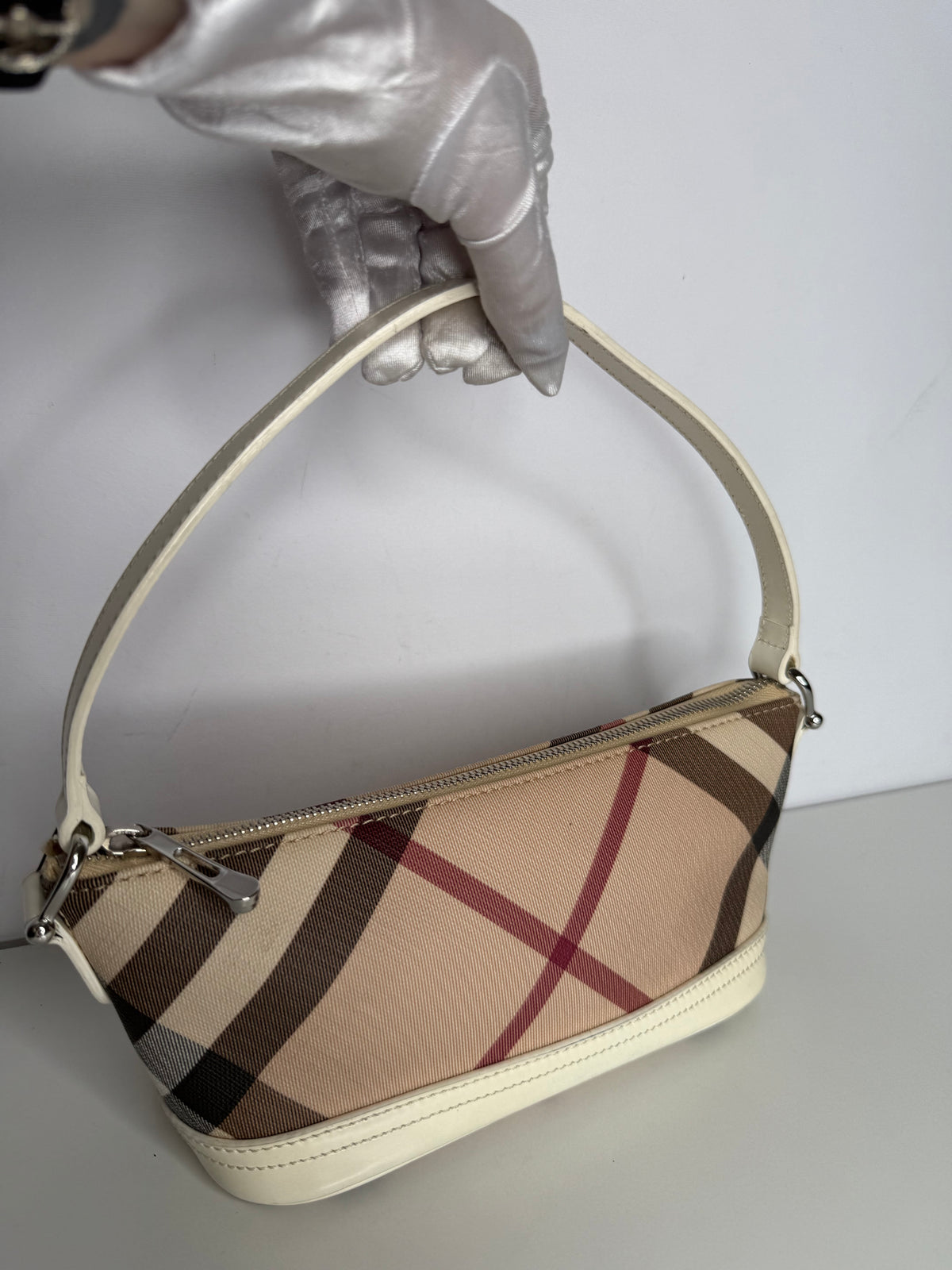 Burberry Nova Check Mini Boat Pochette White Patent Leather (1)