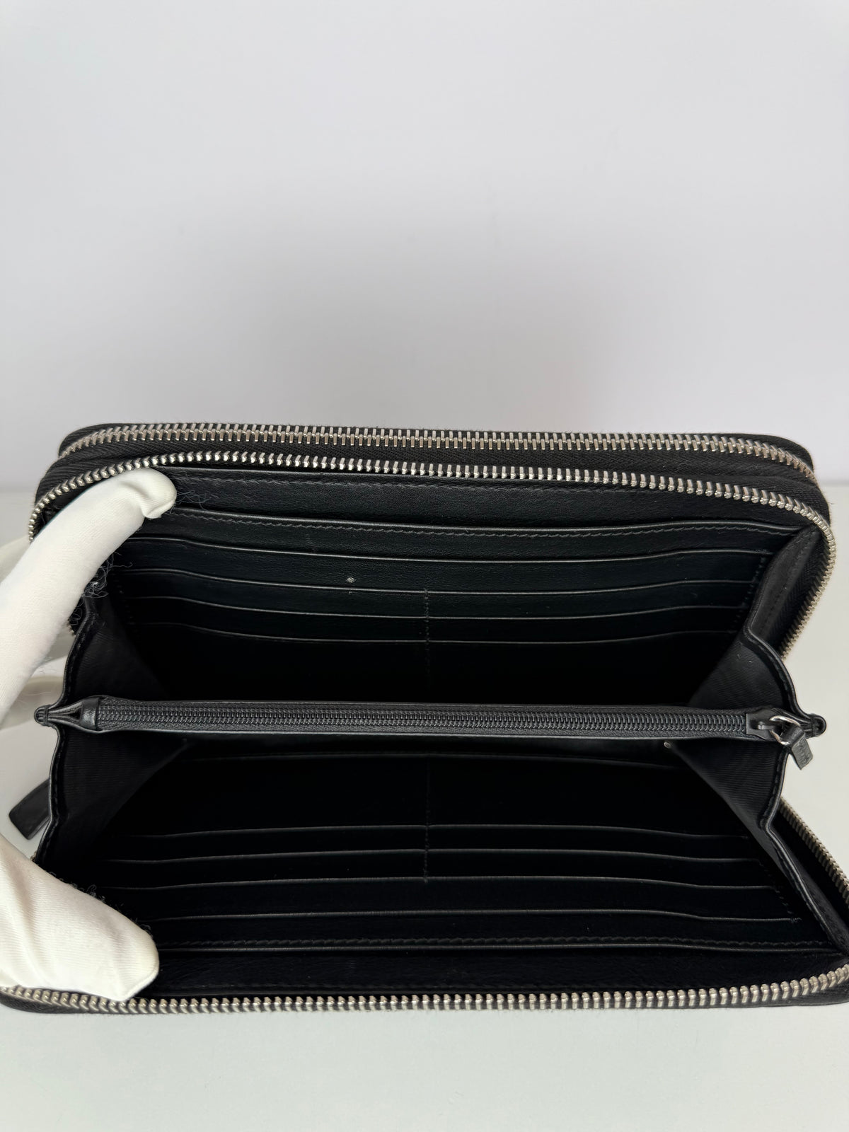 Gucci Men’s Black Microguccissima Long Zippy Organizer Wallet