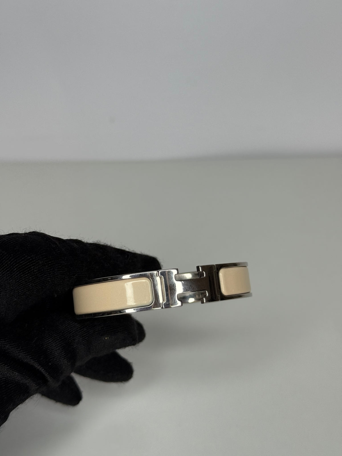 Hermes Beige Nacre Enamel Palladium Plated Clic-Clac H PM Narrow Bracelet