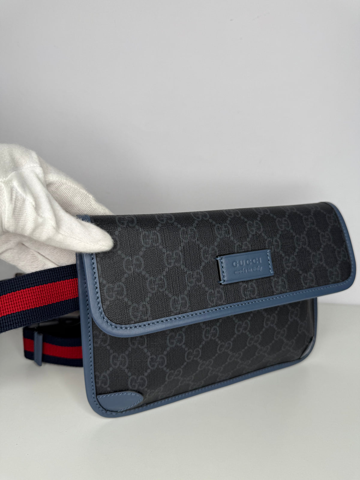 Gucci Men’s Black/Grey GG Supreme Monogram Web Slim Belt Bag