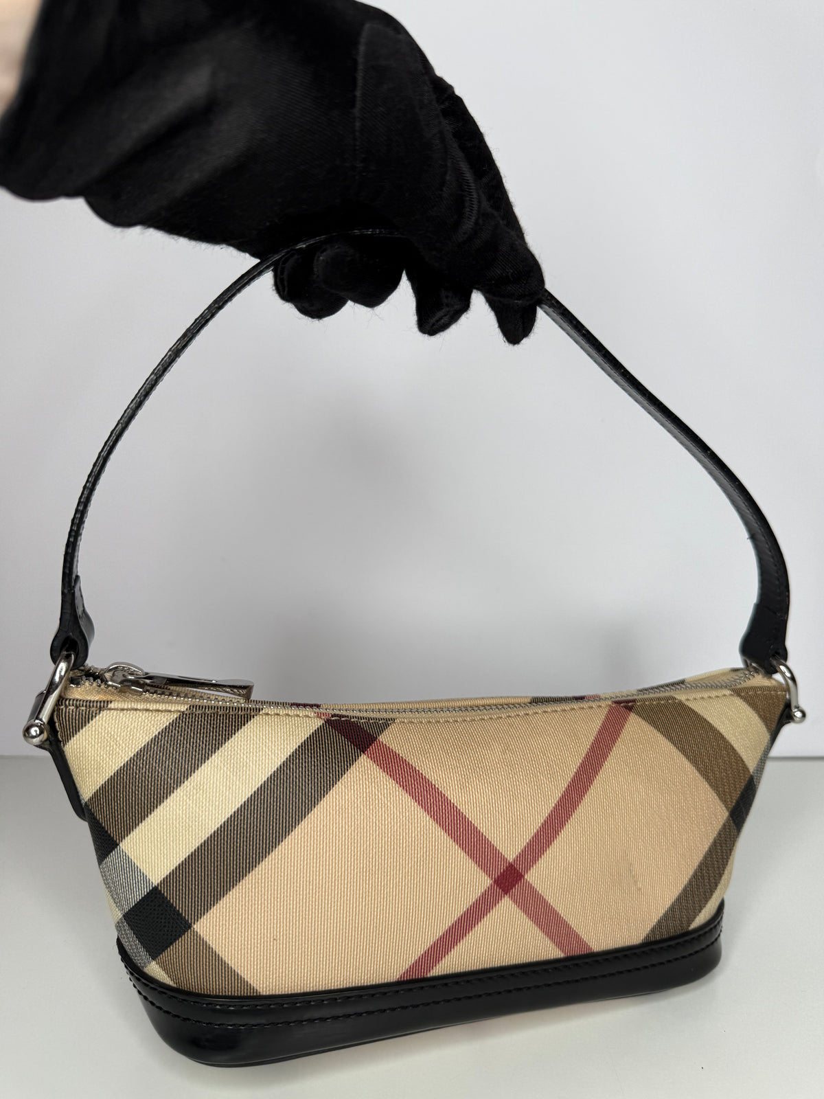 Burberry Nova Check Mini Boat Pochette Black Patent Leather (2)