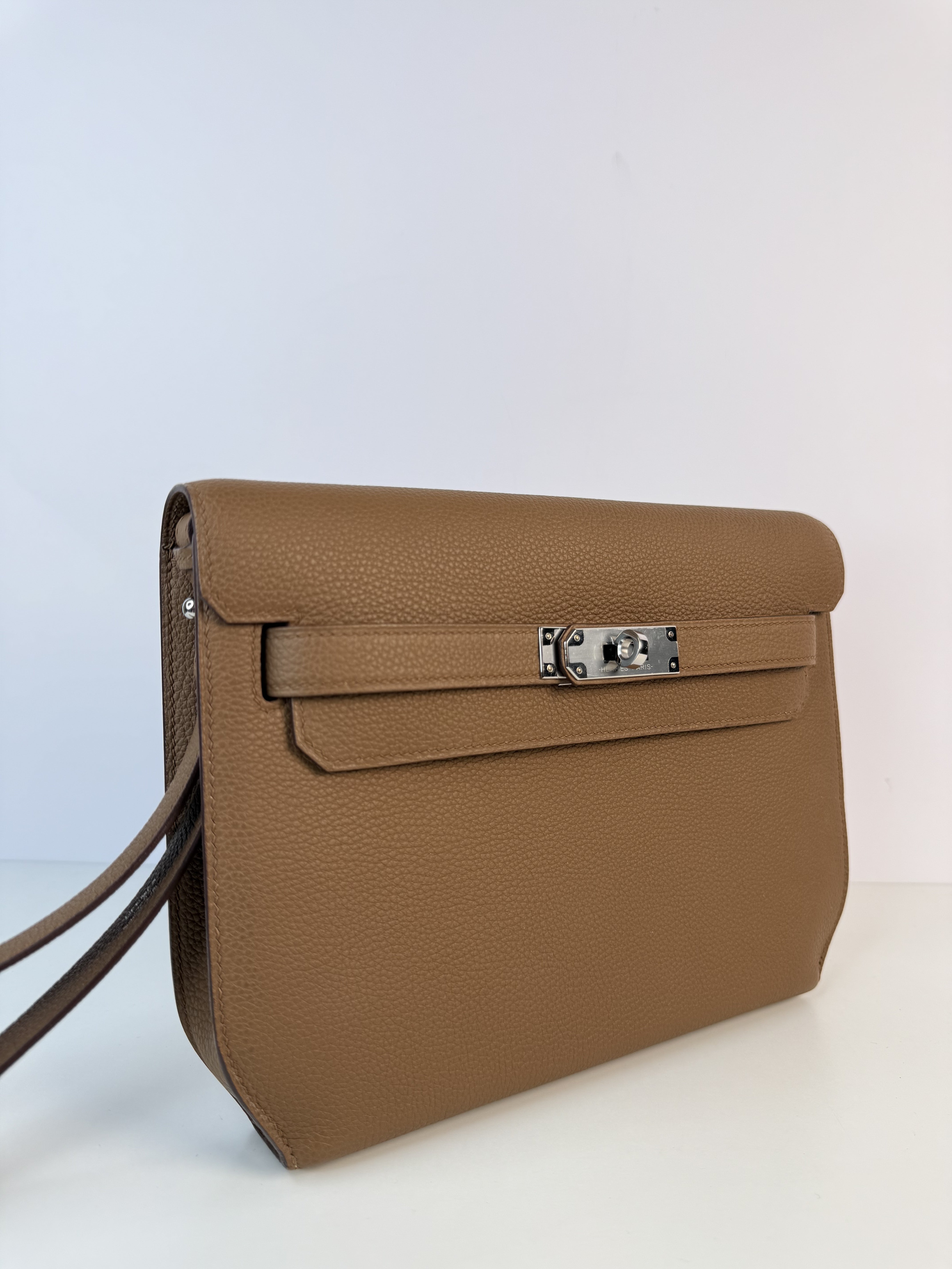Hermès Kelly Depeches 25 Alezan Togo Leather Pouch Palladium Hardware