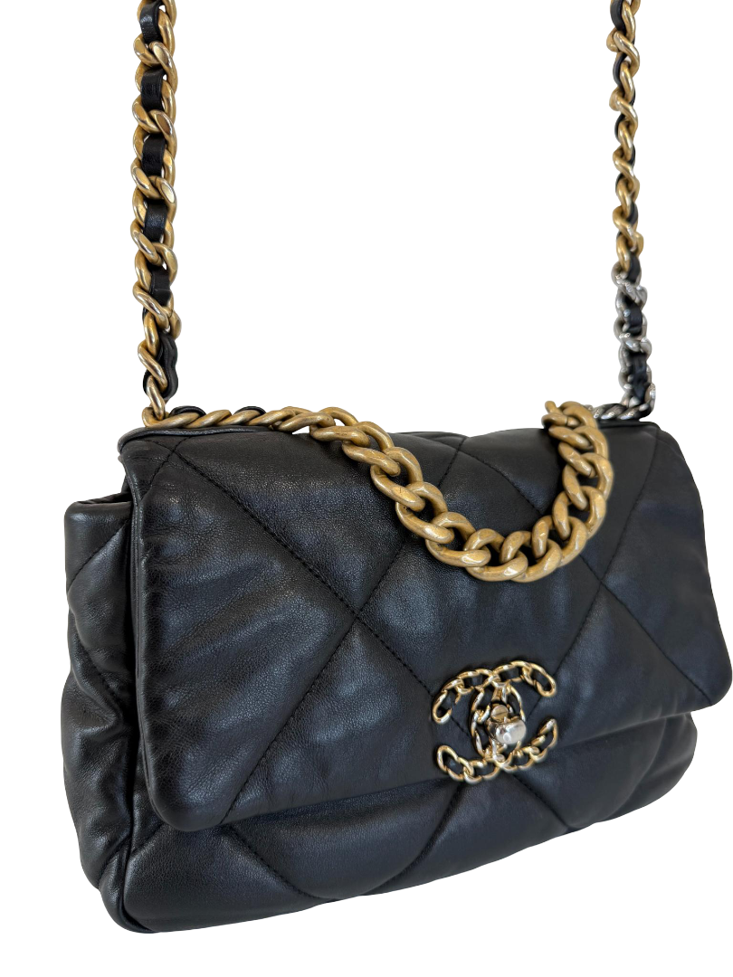 Chanel 19 Black Quilted Calfskin Medium Flap Gold/Ruthenium Hardware