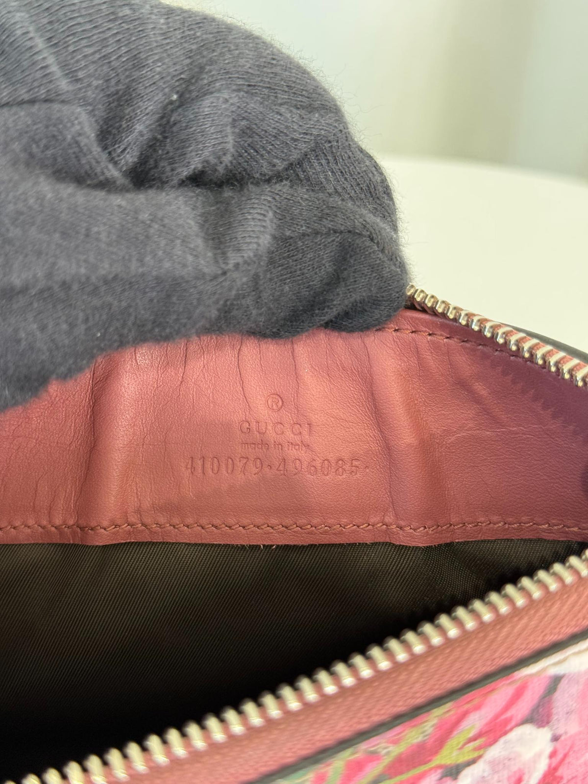 Gucci GG Supreme Monogram Blooms Case Clutch