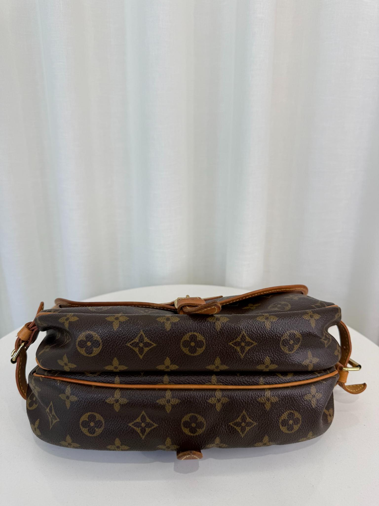 Louis Vuitton Saumur 30 Monogram Canvas Messenger Bag