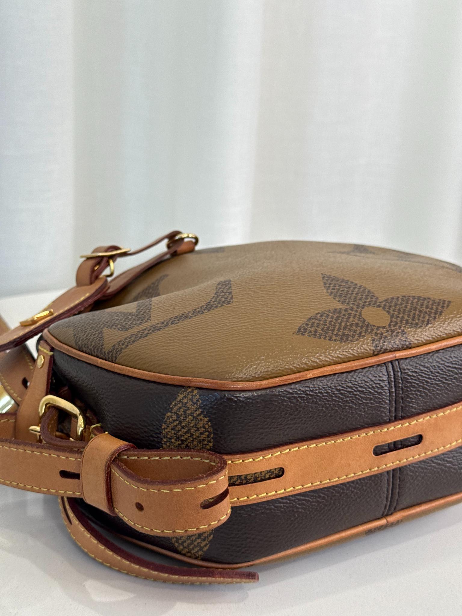 Louis Vuitton Boite Chapeau Souple Monogram Giant Reverse Brown