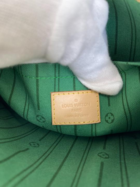 Louis Vuitton Neverfull Pochette Monogram Canvas
