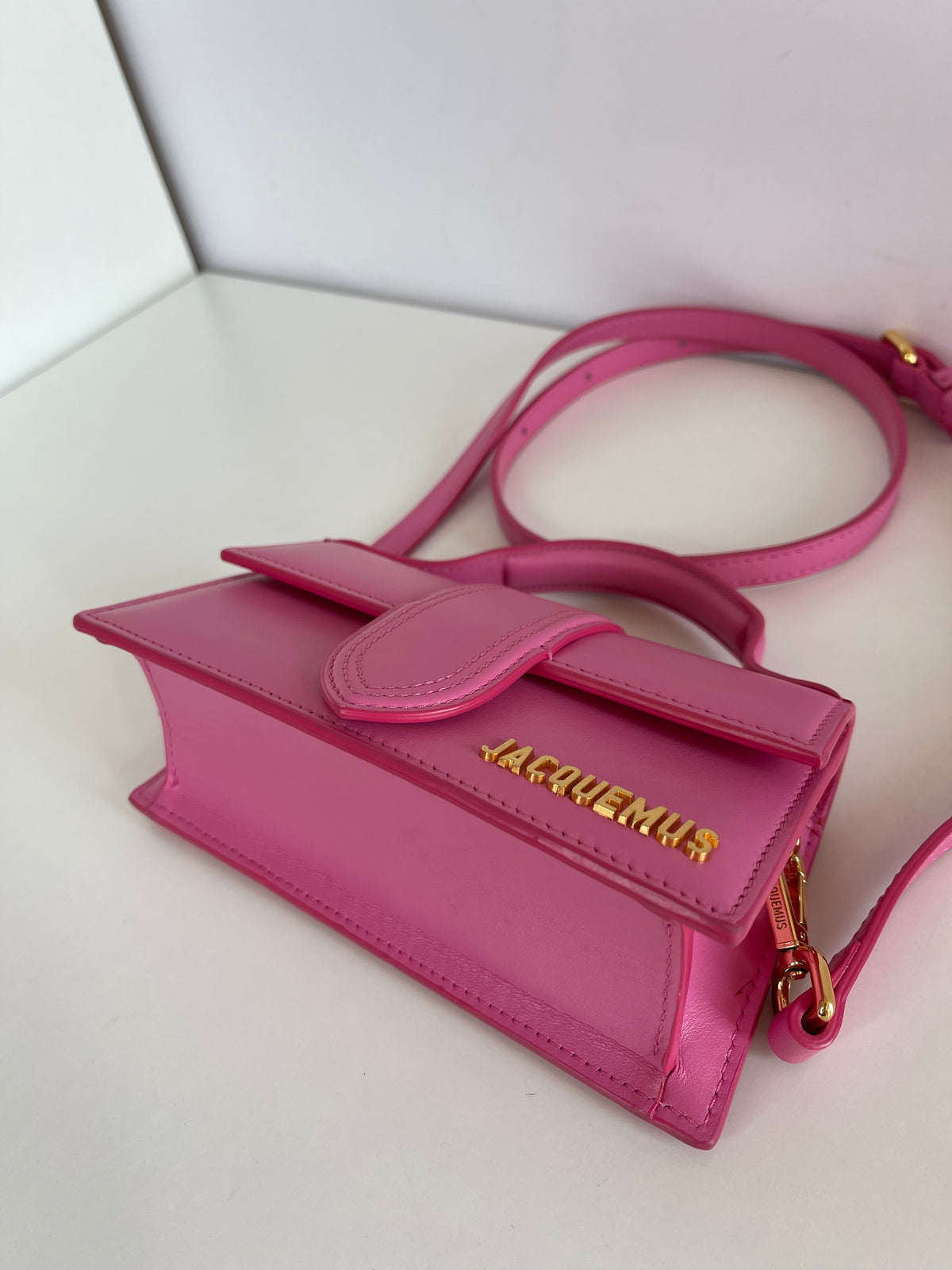 Jacquemus Le Bambino Leather Crossbody Bag In Neon Pink