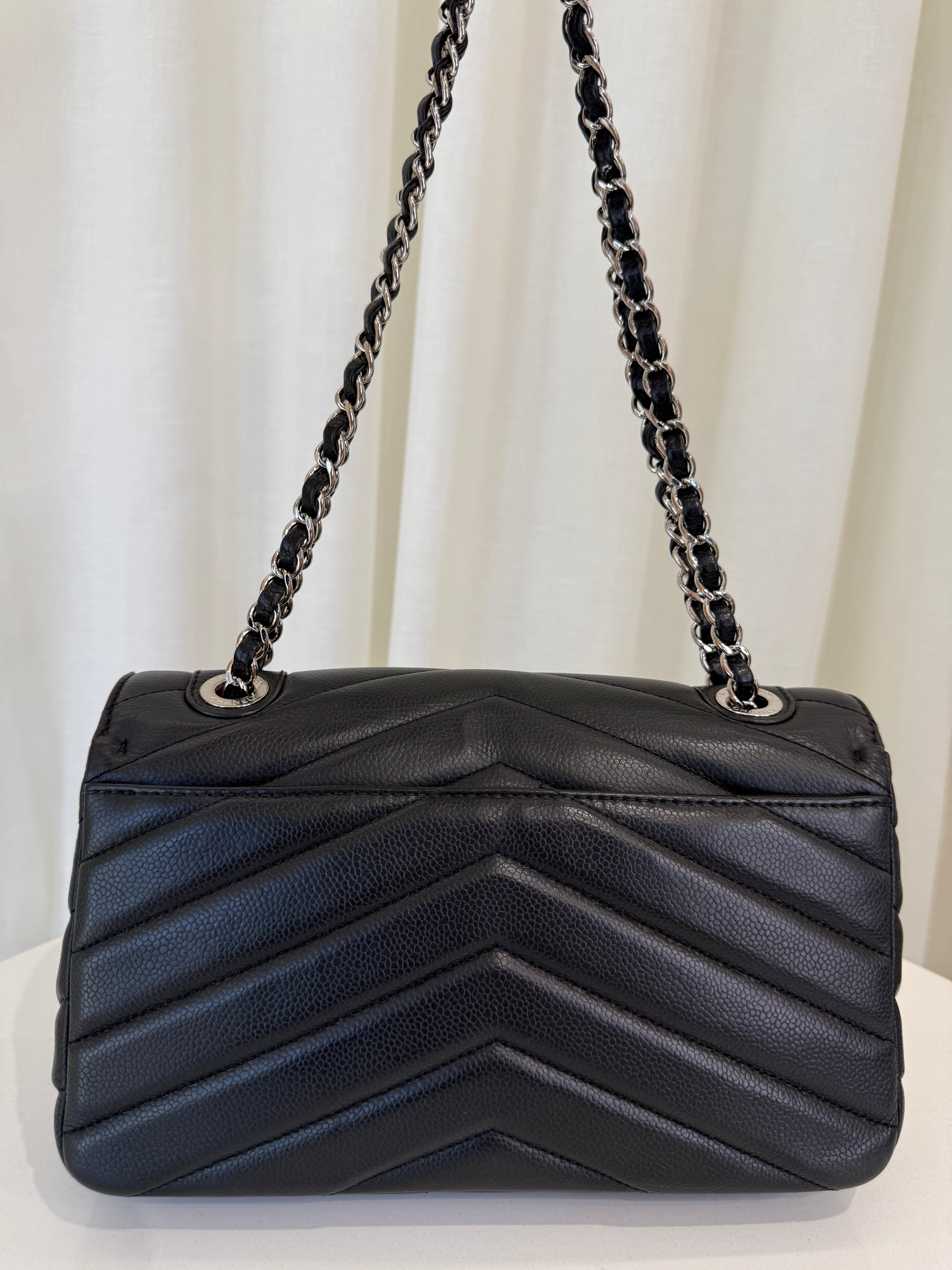 Chanel Black Chevron Quilted Leather Medium Classic Flap Bag