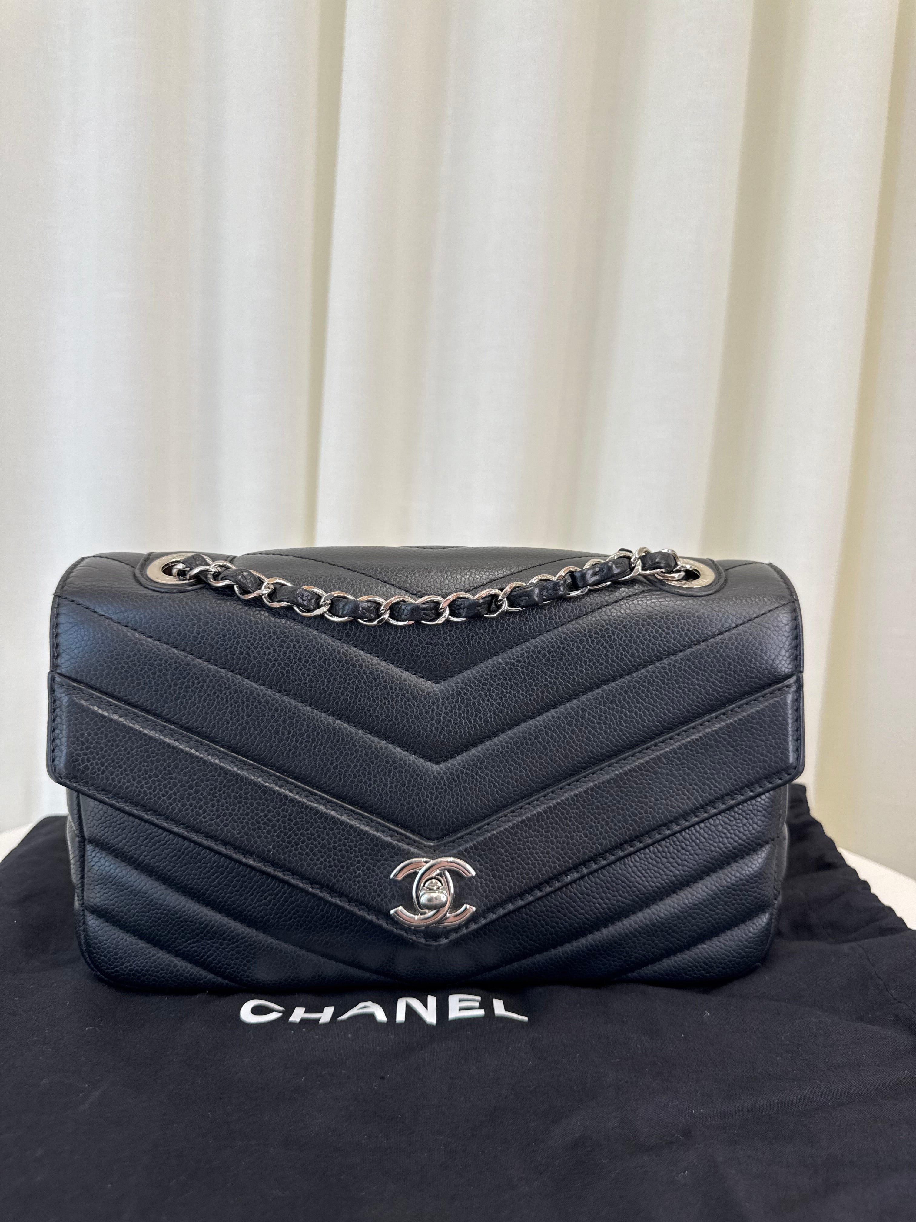 Chanel Black Chevron Quilted Leather Medium Classic Flap Bag