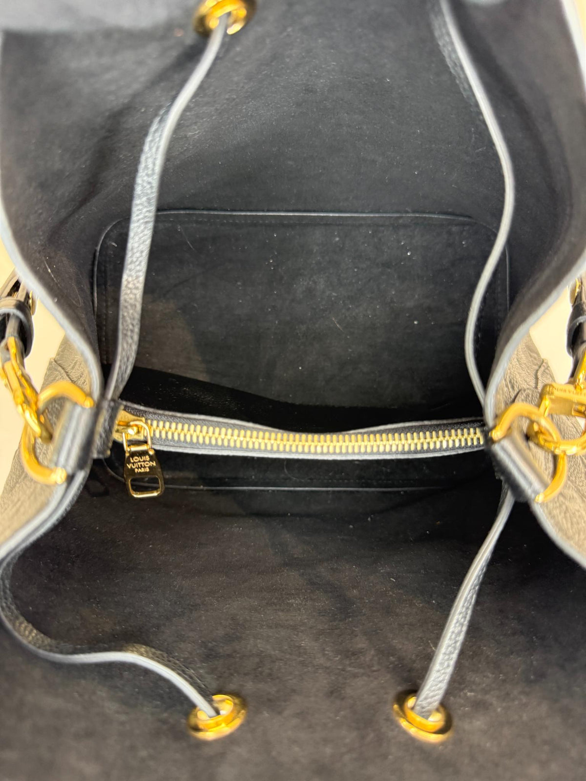 Louis Vuitton NéoNoé MM Black Monogram Empreinte Leather