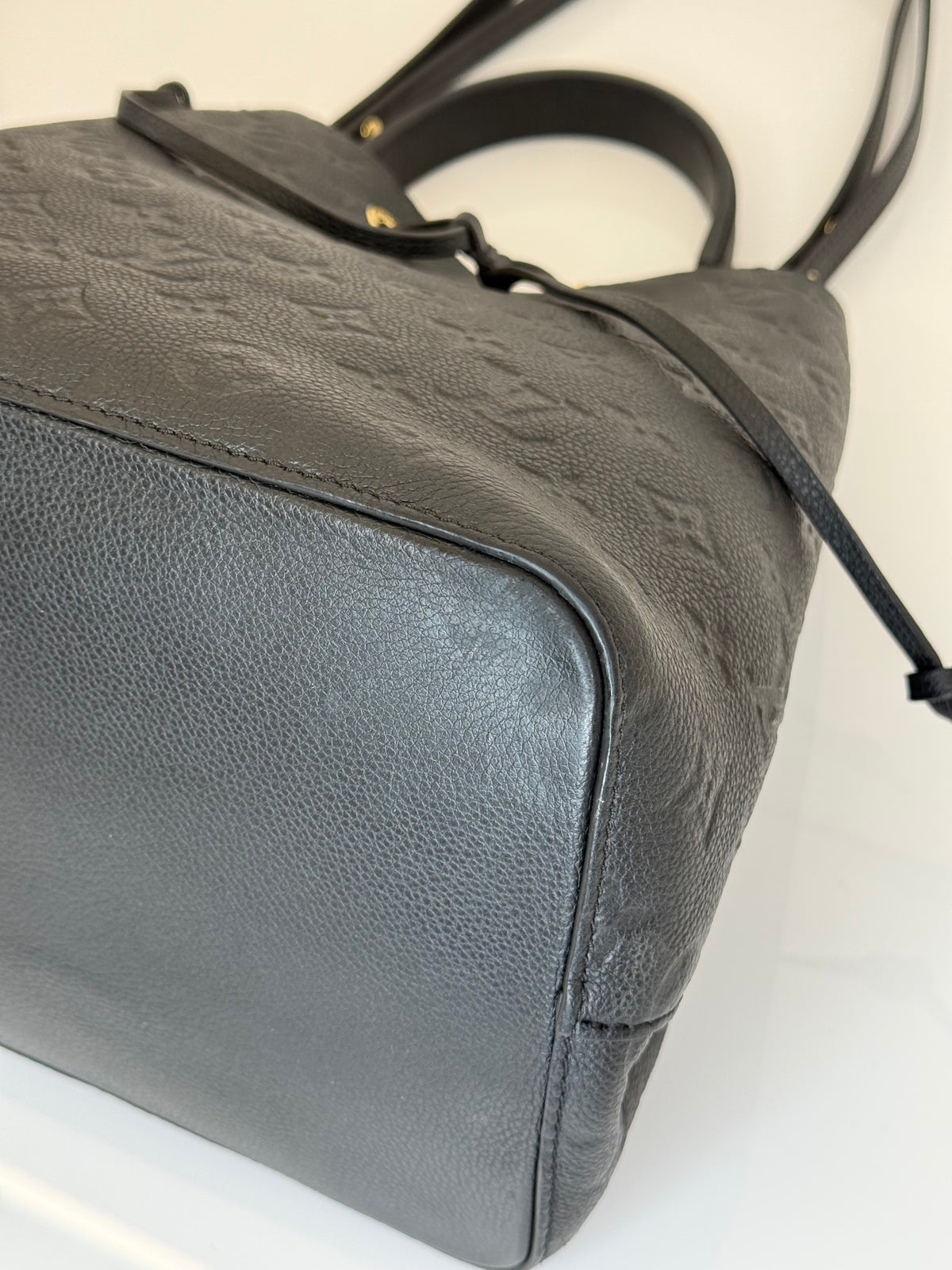 Louis Vuitton NéoNoé MM Black Monogram Empreinte Leather