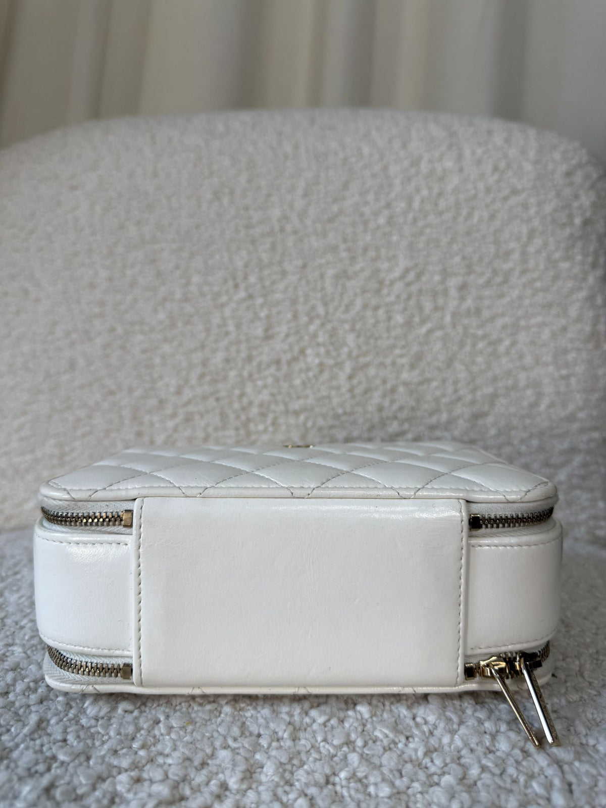 Chanel White Glazed Calfskin Double Zip CC Vanity Case