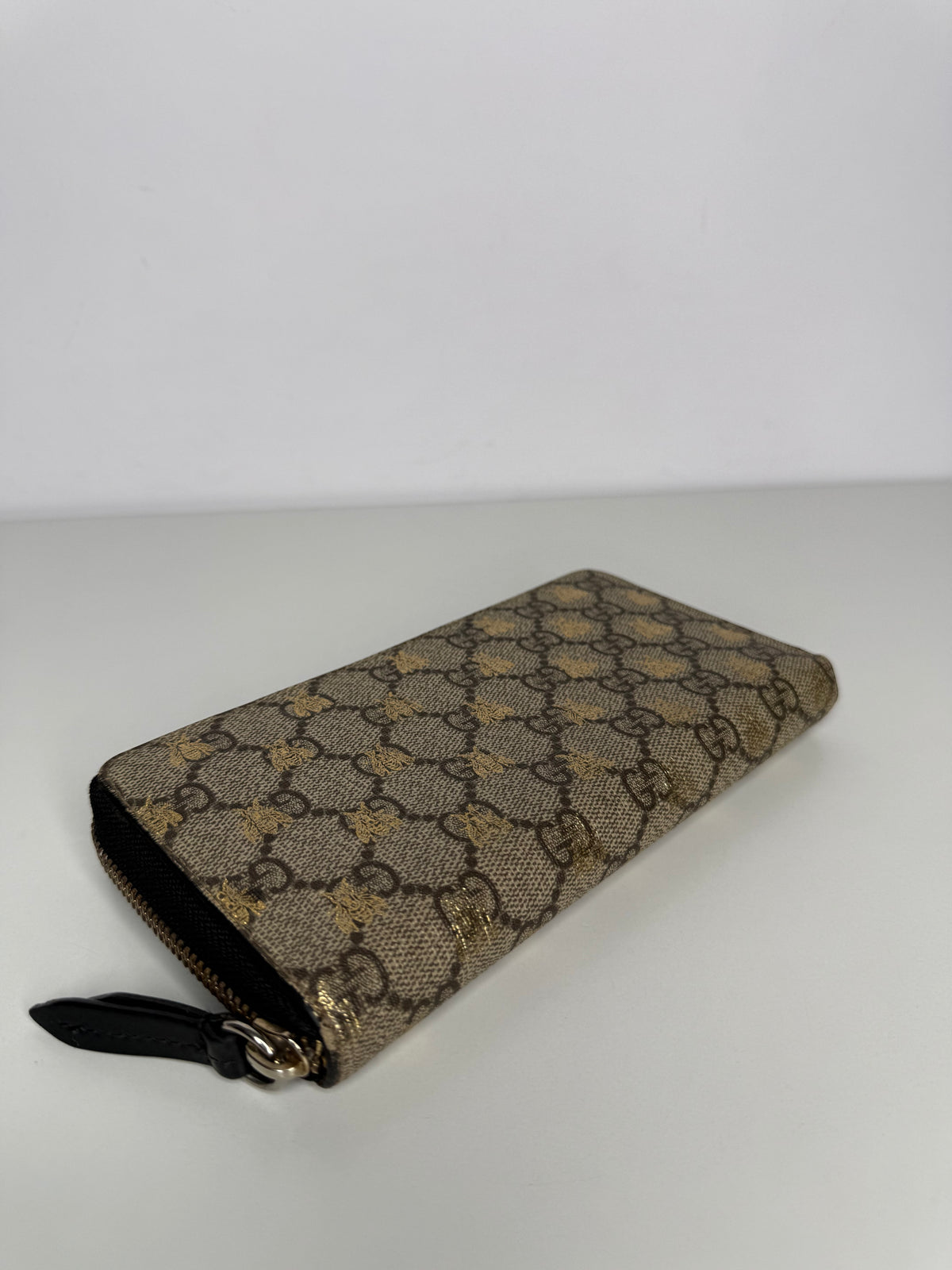 Gucci GG Supreme Monogram Bees Zip Around Wallet