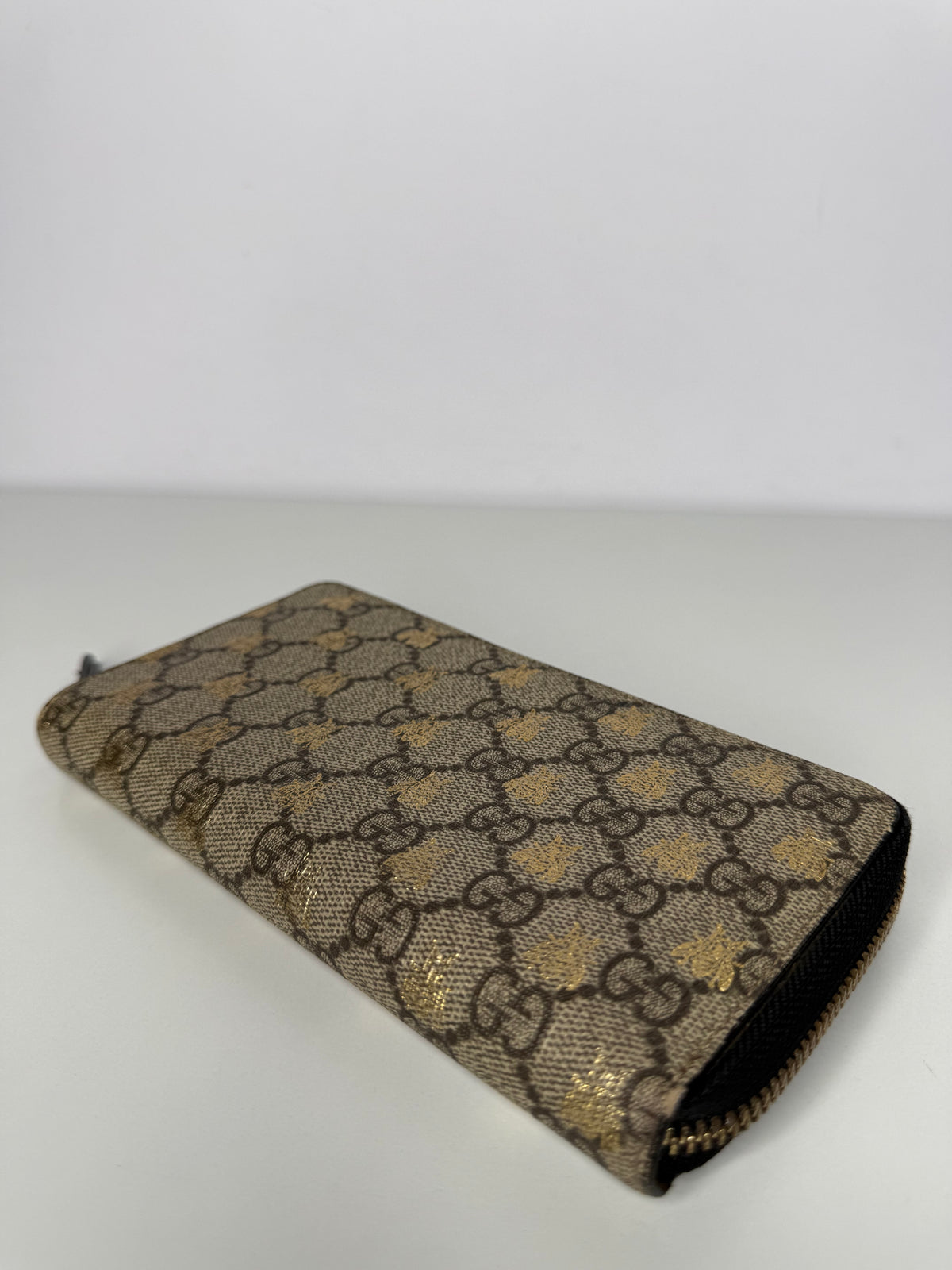 Gucci GG Supreme Monogram Bees Zip Around Wallet