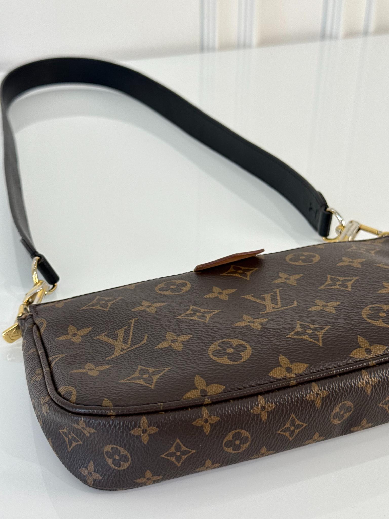 Louis Vuitton Pochette Accessories Monogram Canvas