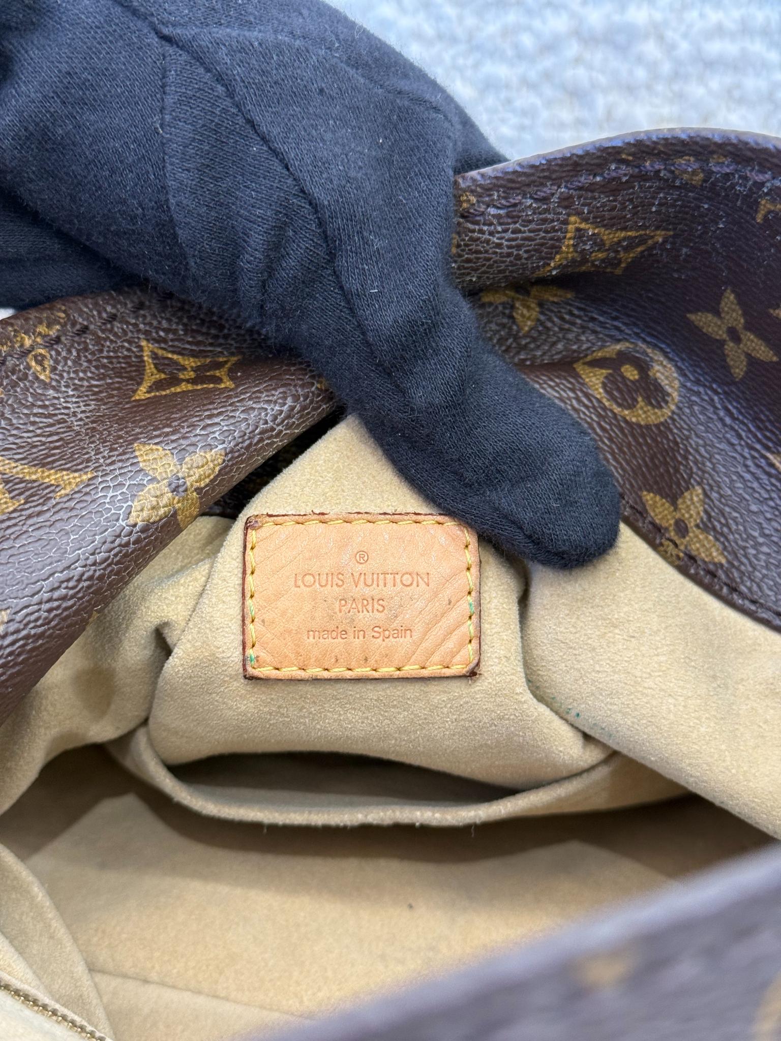 Louis Vuitton Artsy MM Monogram Canvas