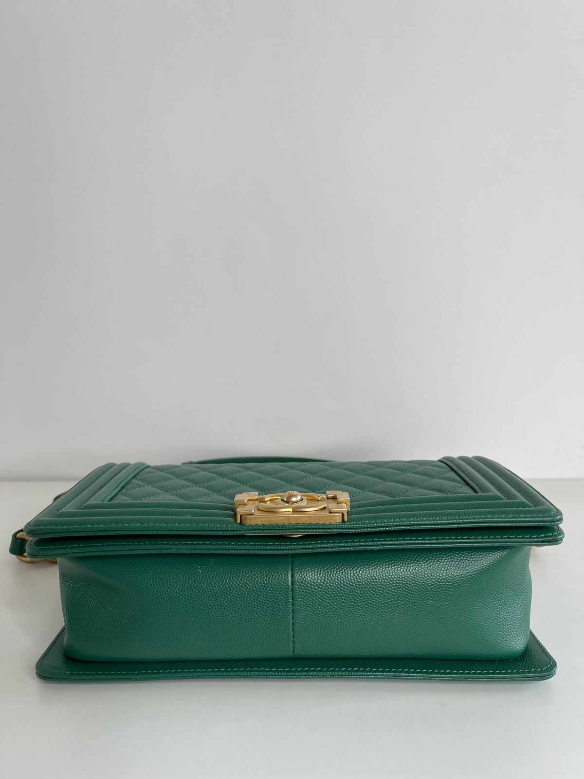 Chanel Green Medium Boy Caviar Leather Antique Gold Hardware
