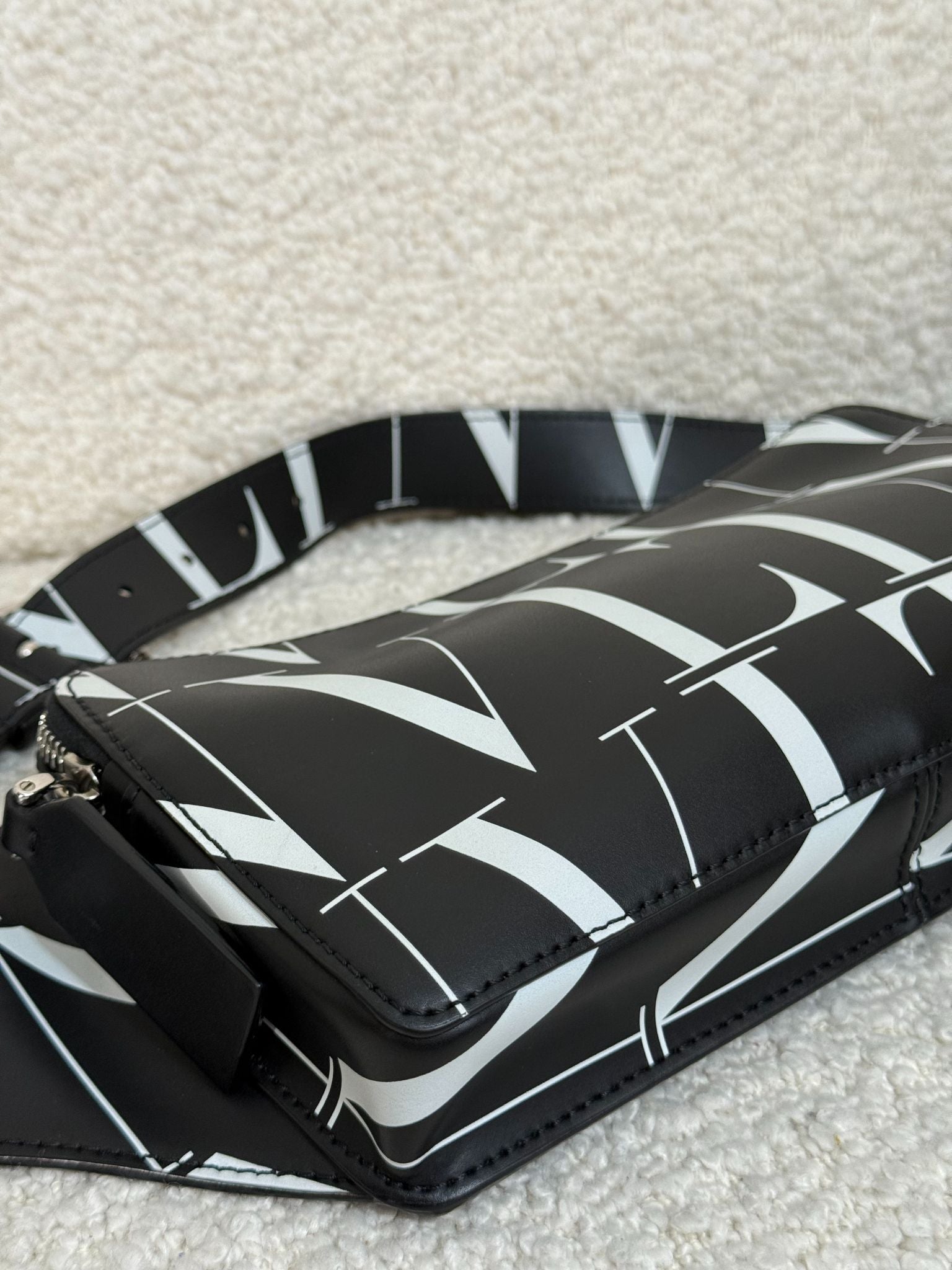 Valentino Garavani VLTN Men's Belt Bag Black/White Calfskin Leather