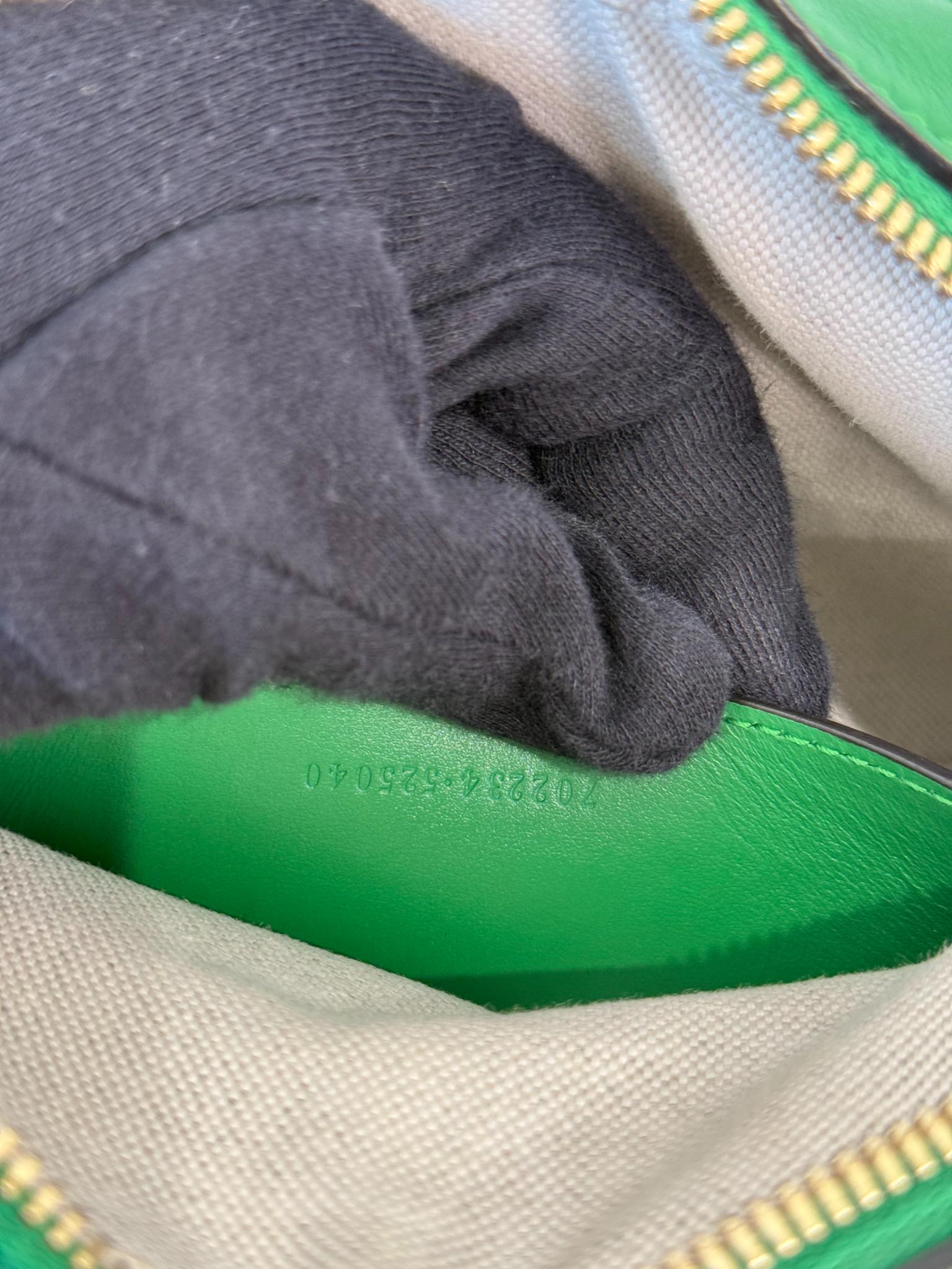 Gucci Green Embossed Leather Zip Crossbody Camera Bag