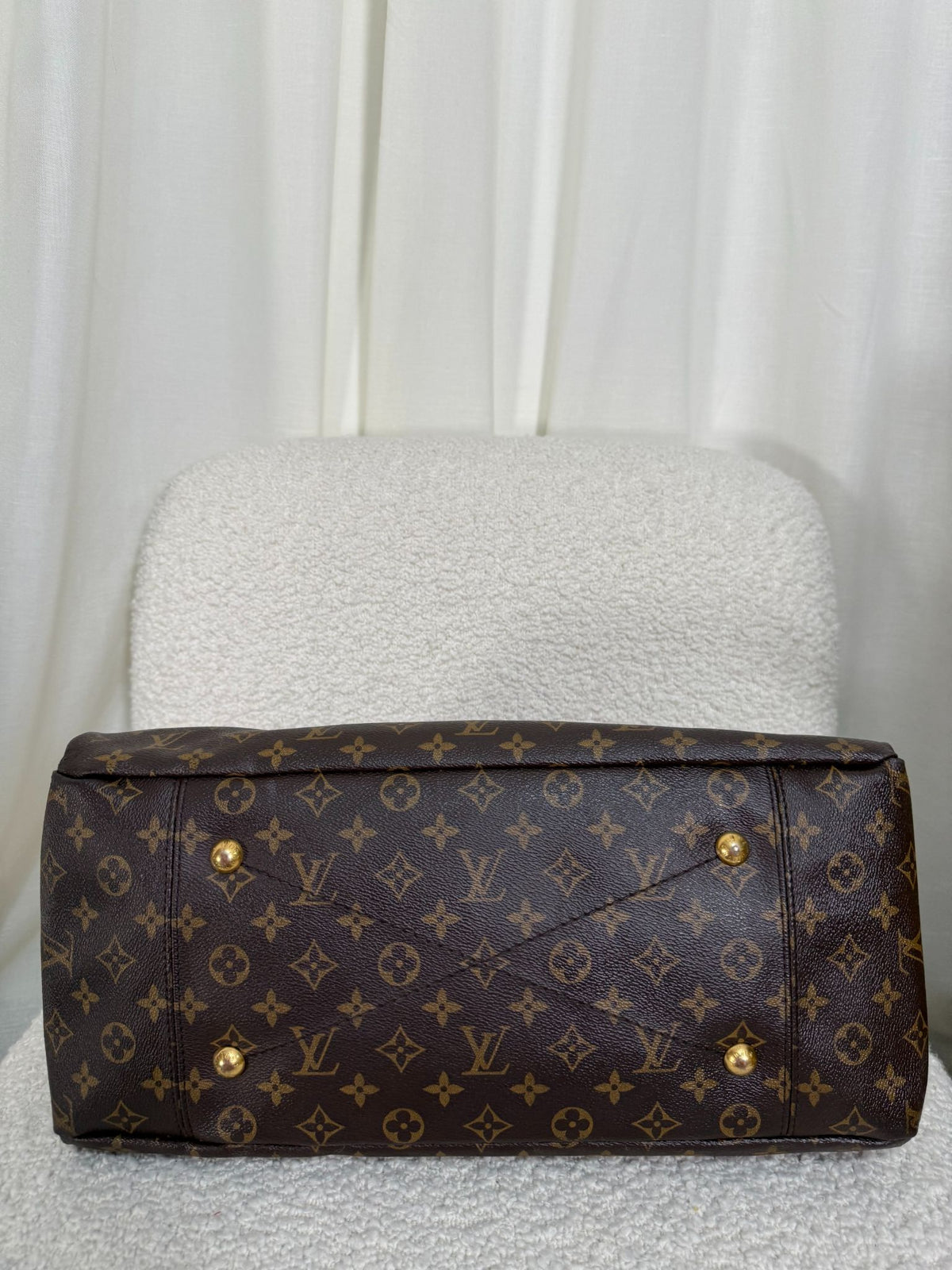Louis Vuitton Artsy MM Monogram Canvas