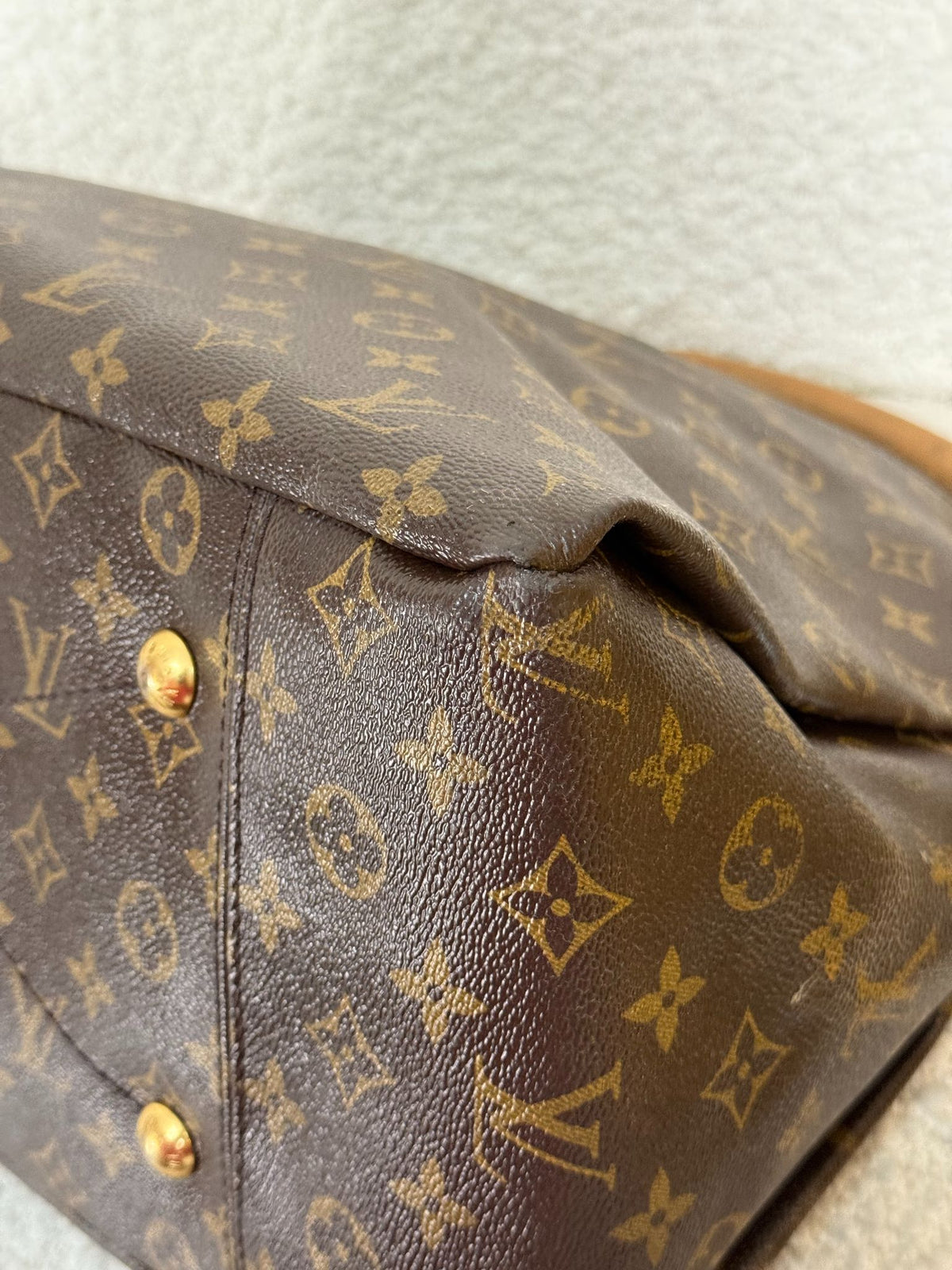 Louis Vuitton Artsy MM Monogram Canvas