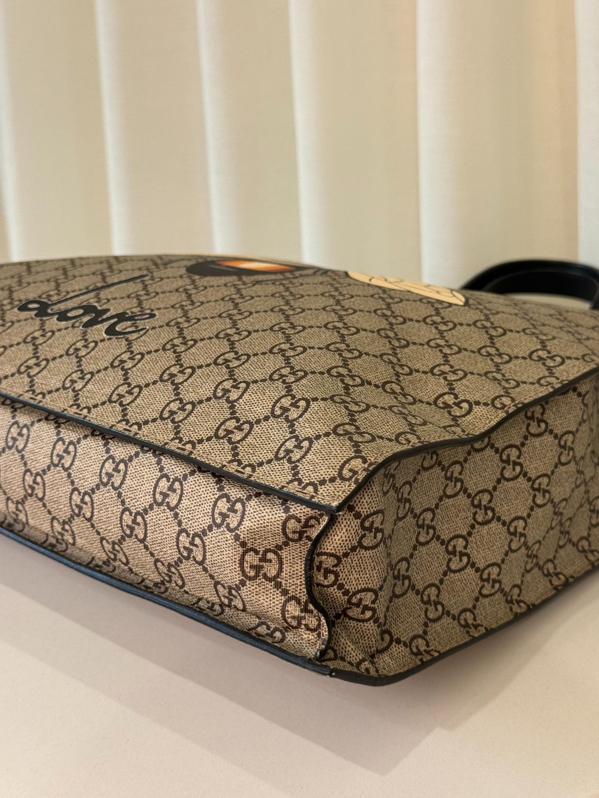 Gucci GG Supreme "Blind for Love" Bee Tote