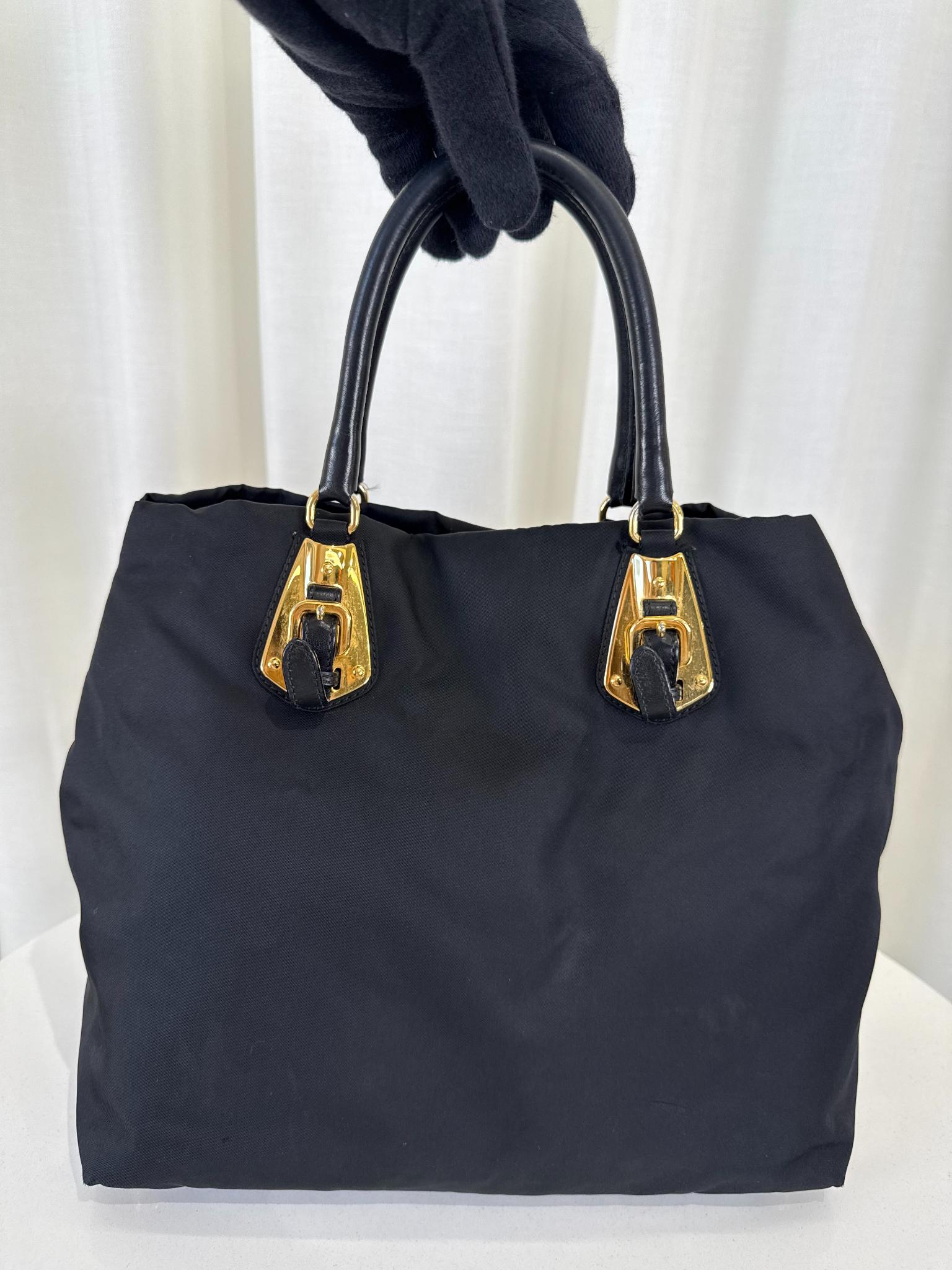 【PRADA】2wayバッグ　ゴールド金具　ナイロン　ブラック　カード　自立 Prada 2Way Black Nylon Tote Bag