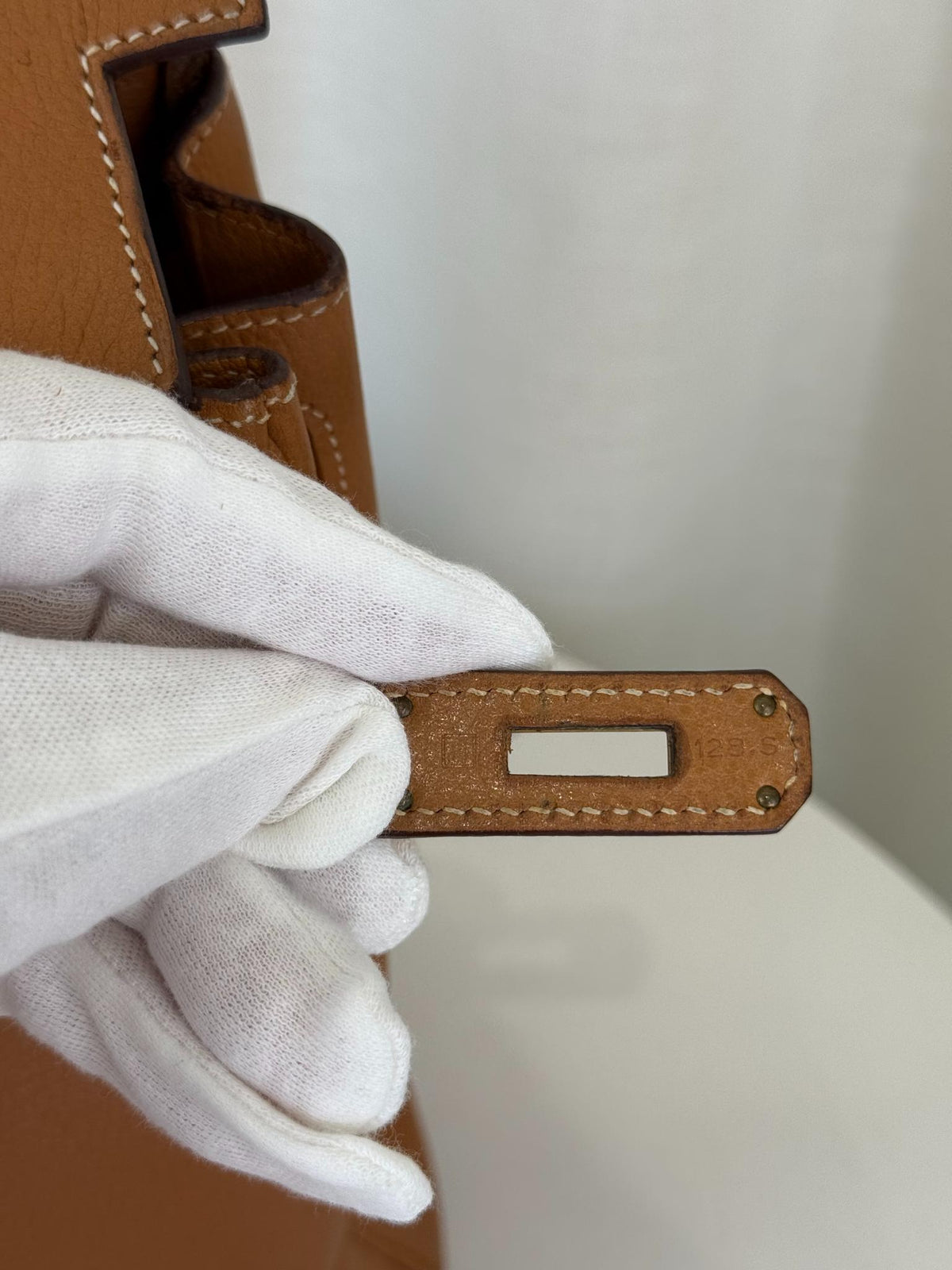 Hermès Kelly 32 Natural Vache Liégée Retourne GHW