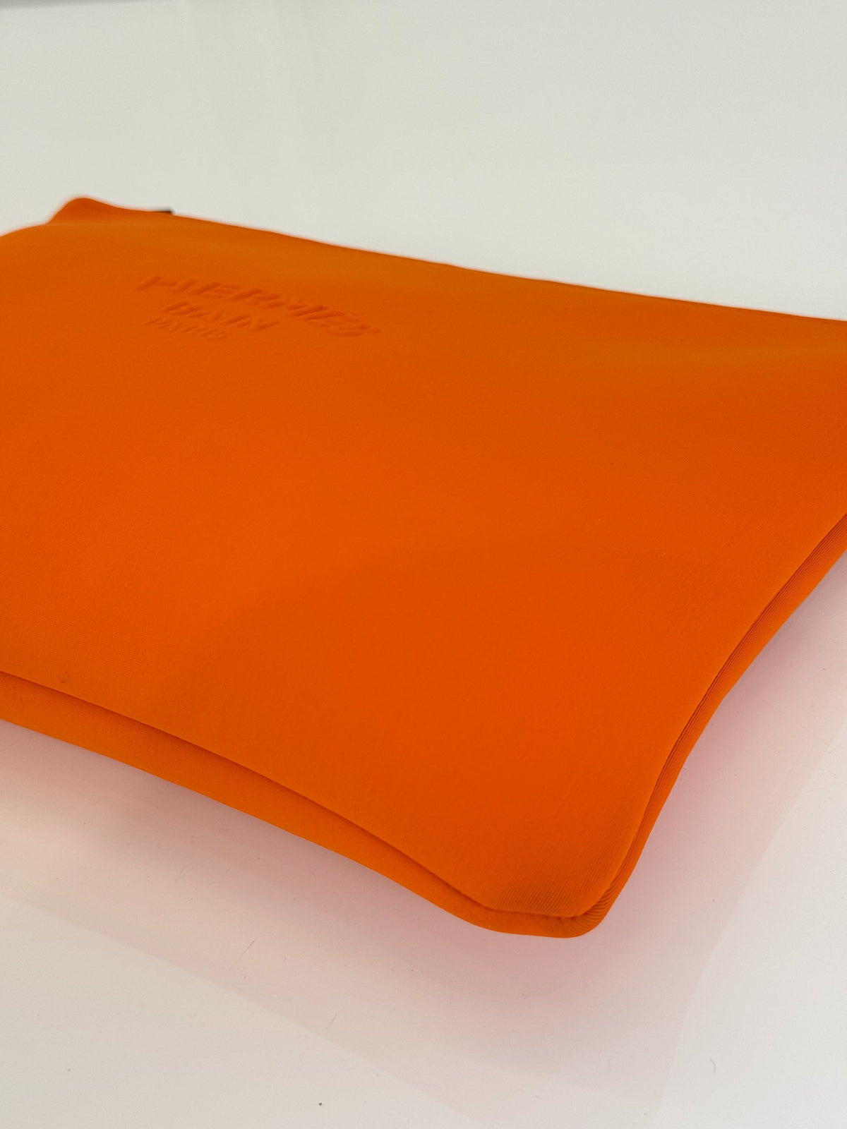 Hermès Neobain Medium Orange Flat Case