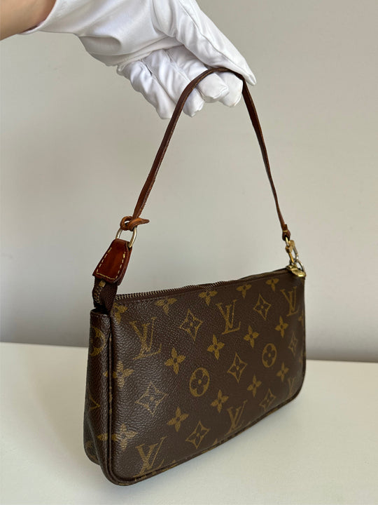 Louis Vuitton Vintage Pochette Accessoires Monogram Canvas