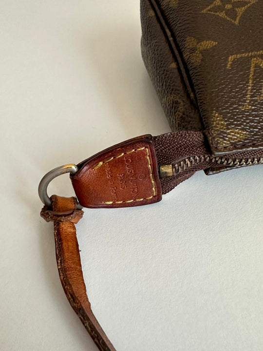 Louis Vuitton Vintage Pochette Accessoires Monogram Canvas