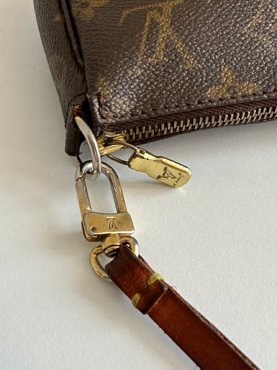 Louis Vuitton Vintage Pochette Accessoires Monogram Canvas