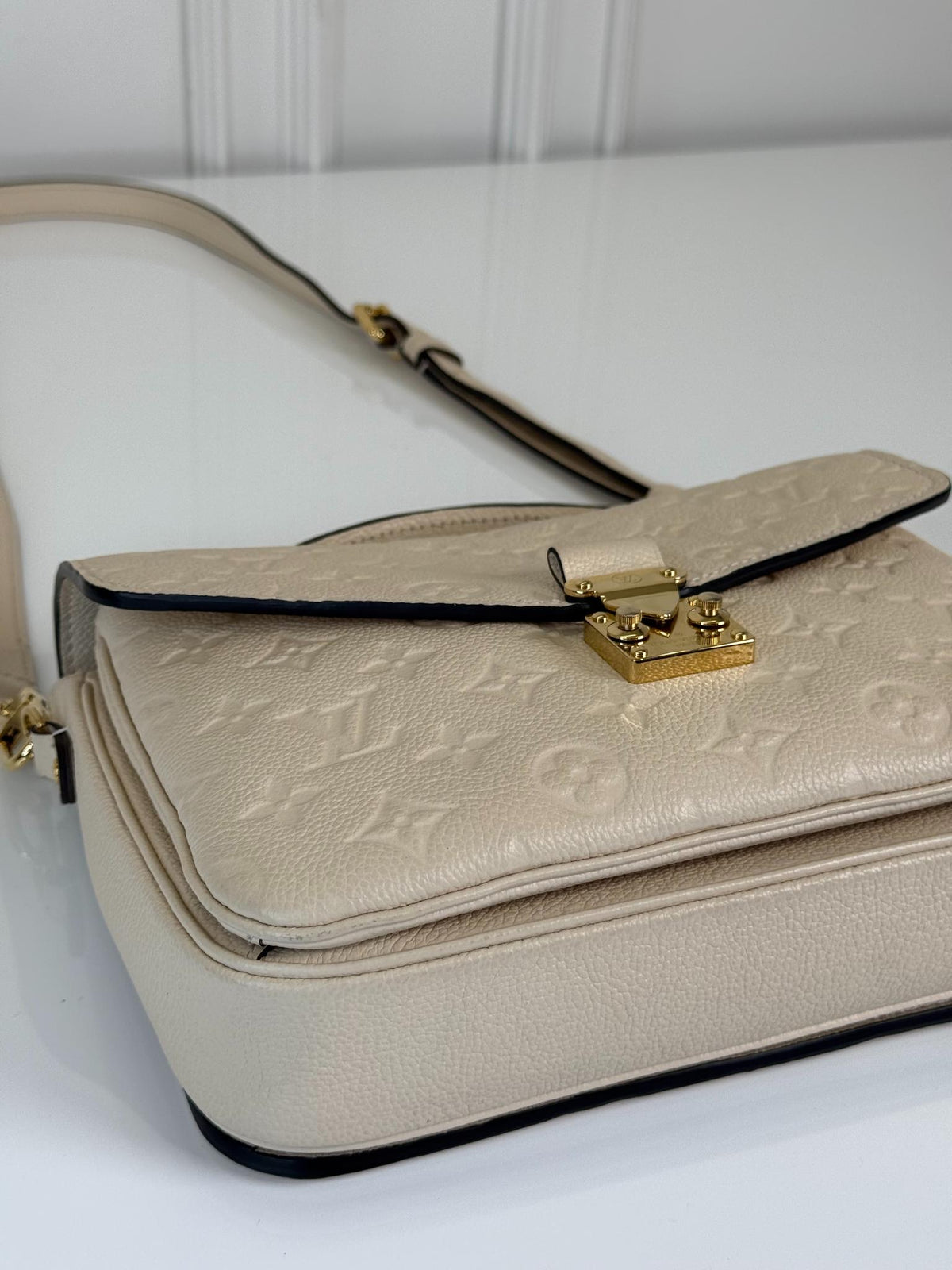 Louis Vuitton Pochette Métis Crème Monogram Empreinte Leather