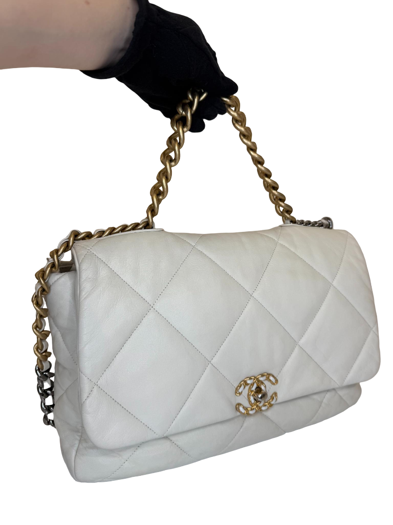 Chanel 19 White Quilted Lambskin Maxi Flap Gold/Ruthenium Hardware