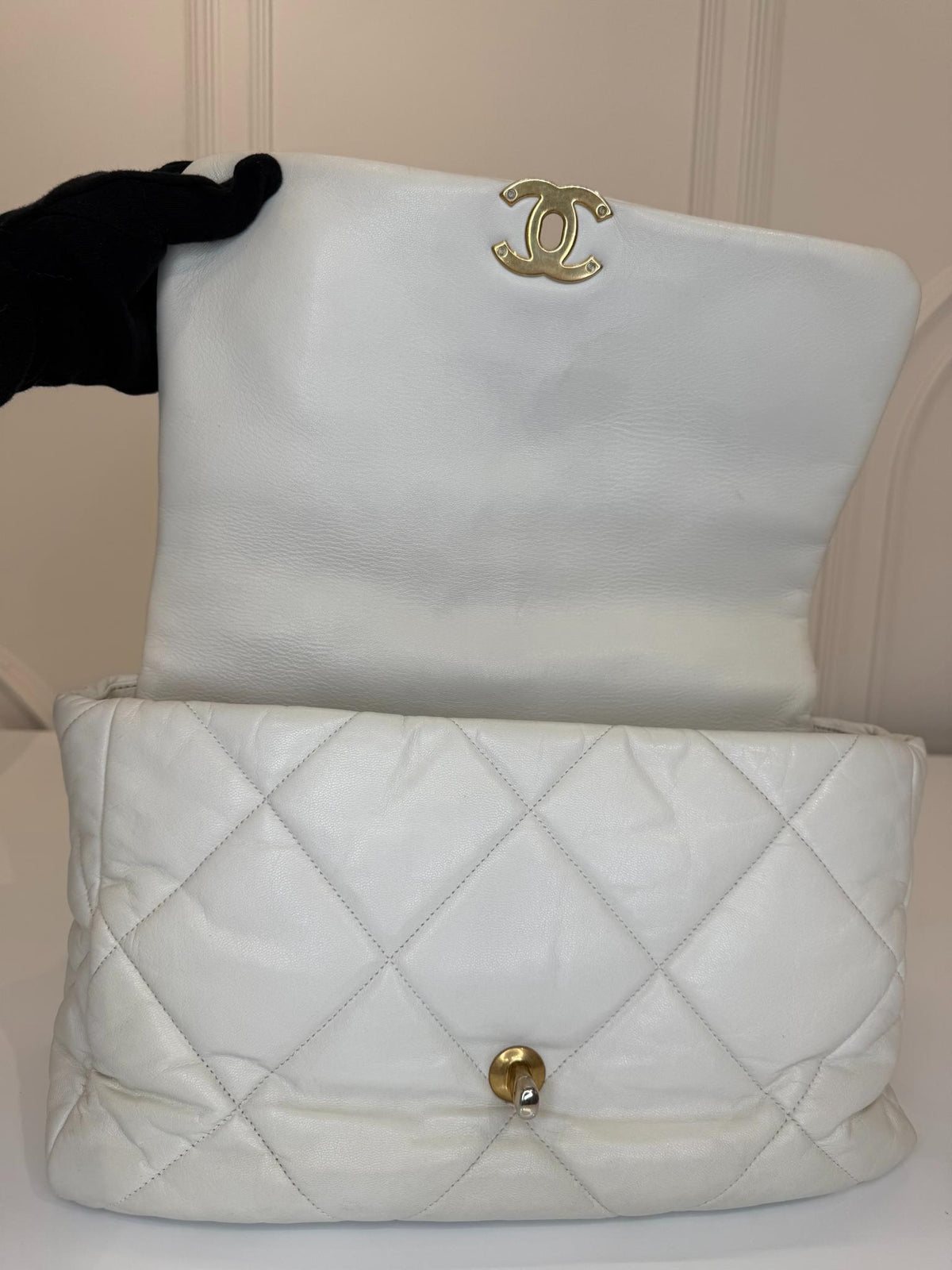 Chanel 19 White Quilted Lambskin Maxi Flap Gold/Ruthenium Hardware
