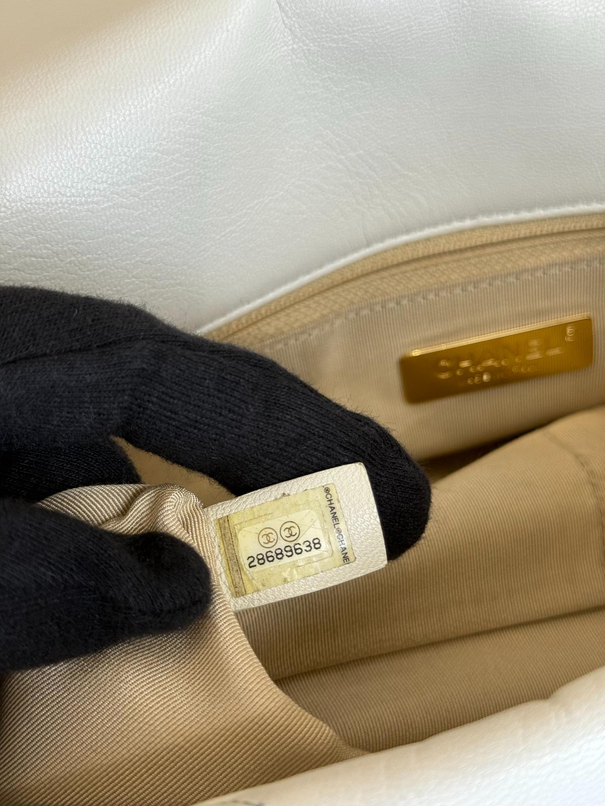 Chanel 19 White Quilted Lambskin Maxi Flap Gold/Ruthenium Hardware