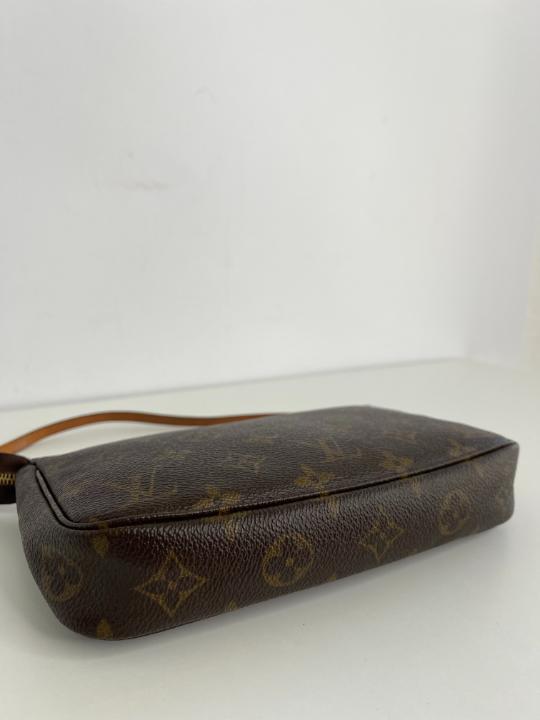 Louis Vuitton Pochette Accessoires Monogram Canvas