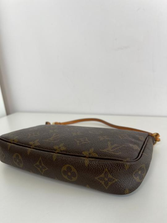 Louis Vuitton Pochette Accessoires Monogram Canvas